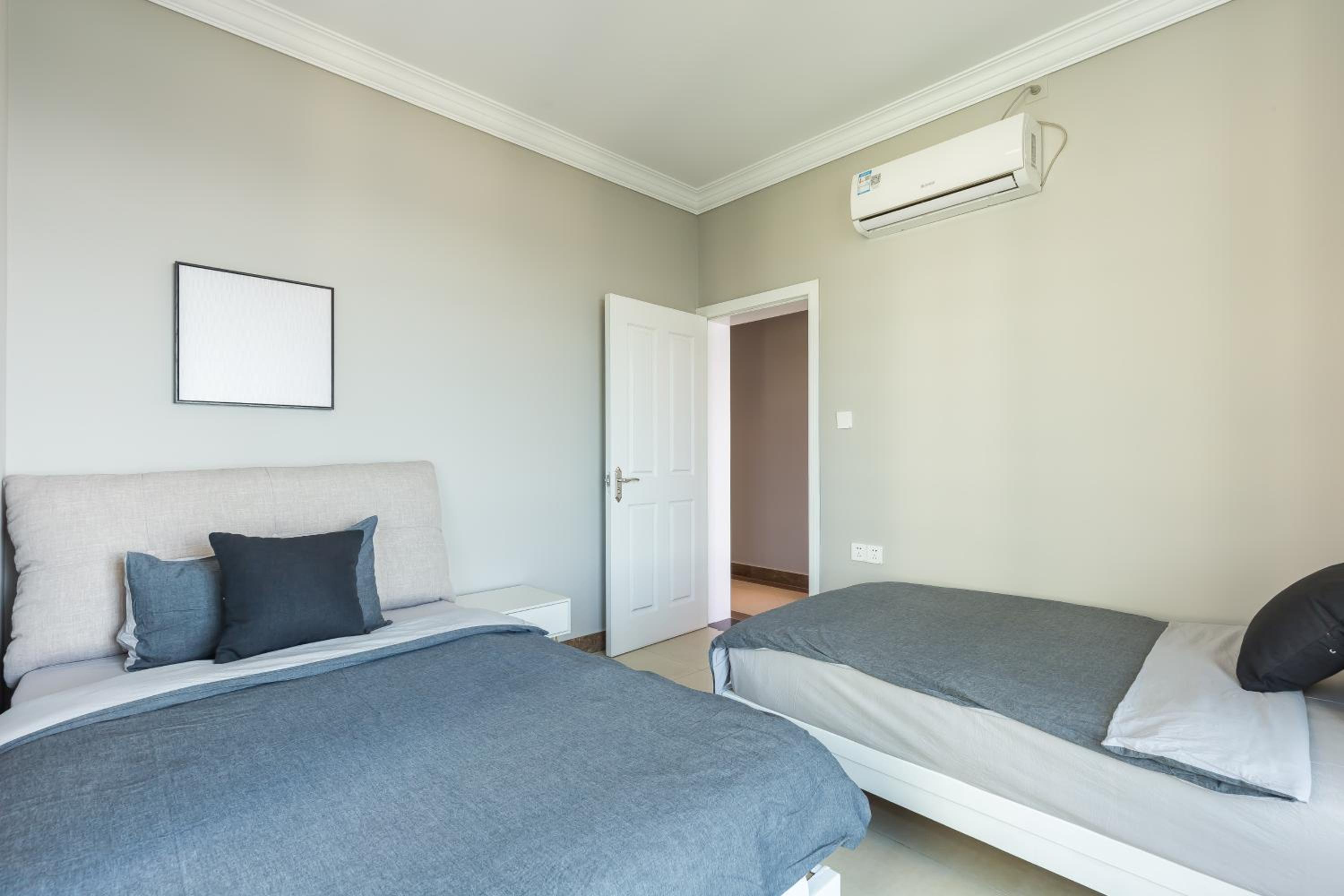 Deluxe Suite with Sea View - Photo 51