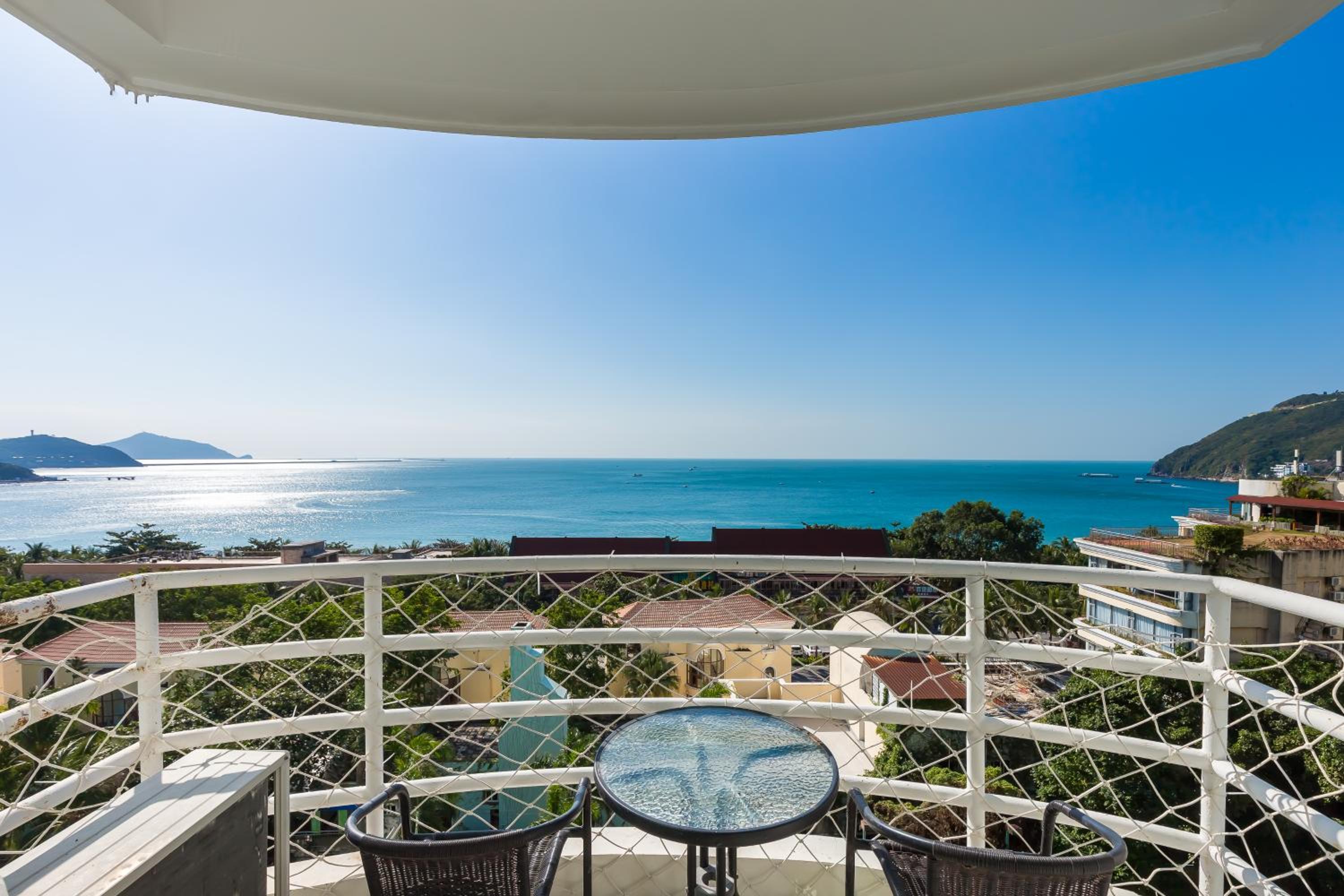 Deluxe Suite with Sea View - Photo 75