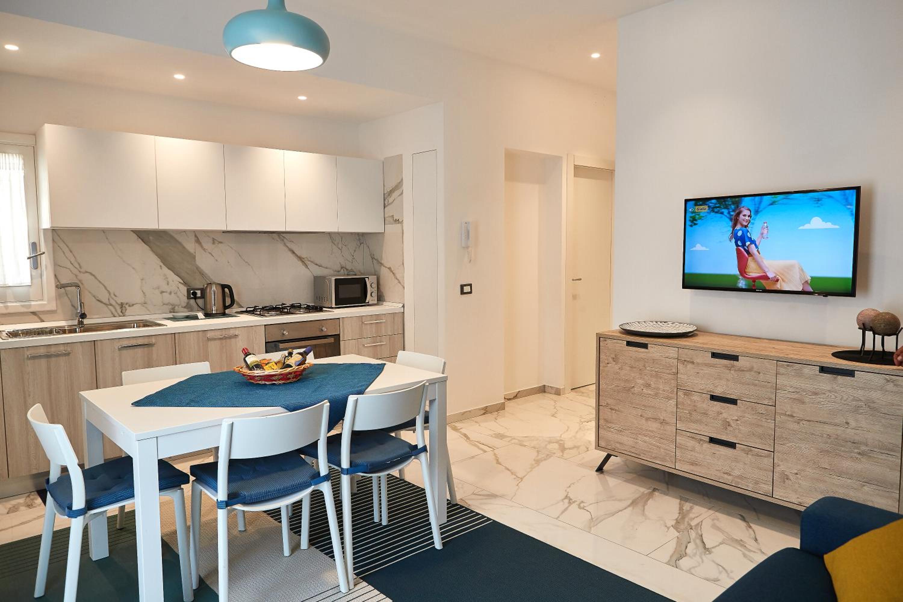 Two-Bedroom Apartment - Photo 2