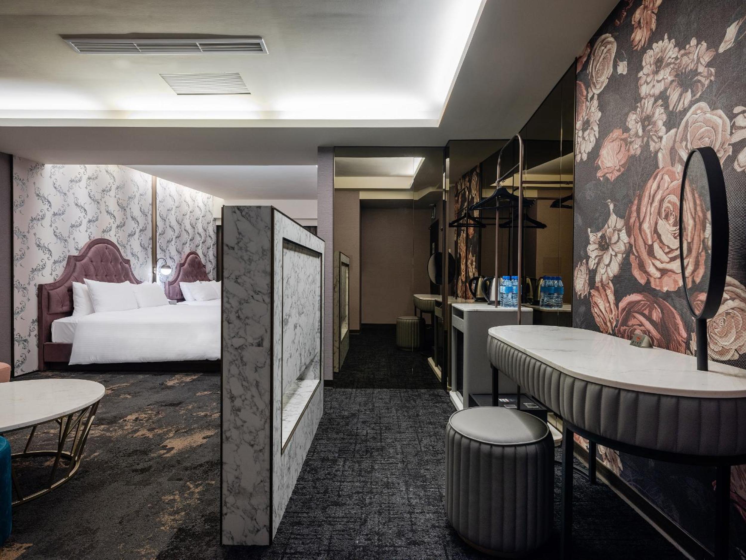 Executive Family Suite - Photo 5