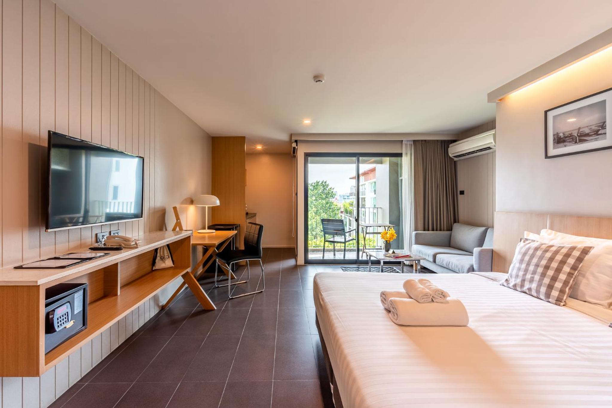 Premier King Room with Balcony photo 2