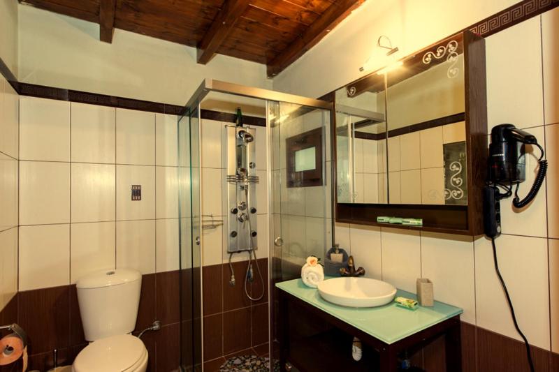 Two-Bedroom Villa - Photo 17