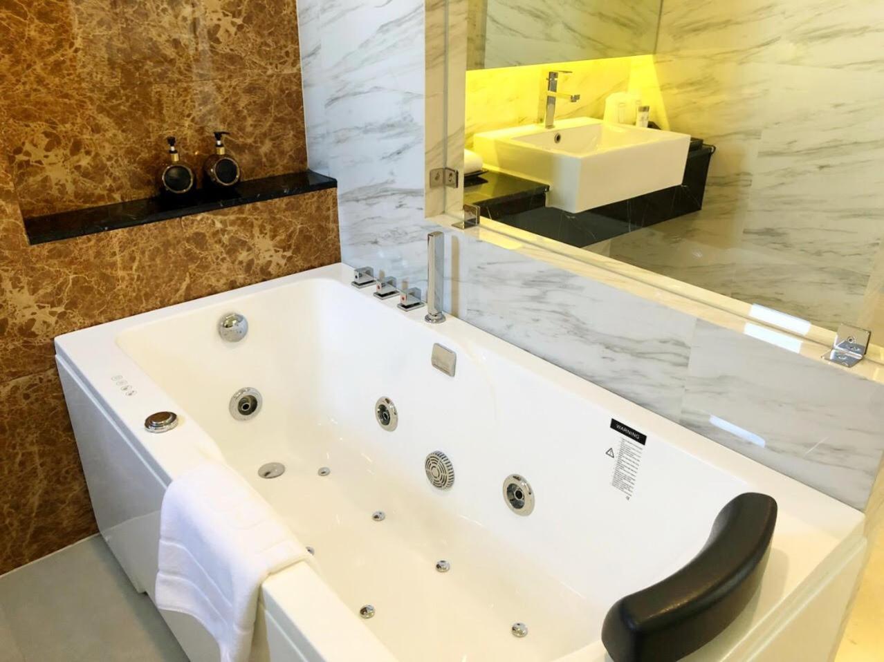 Executive Suite photo 2