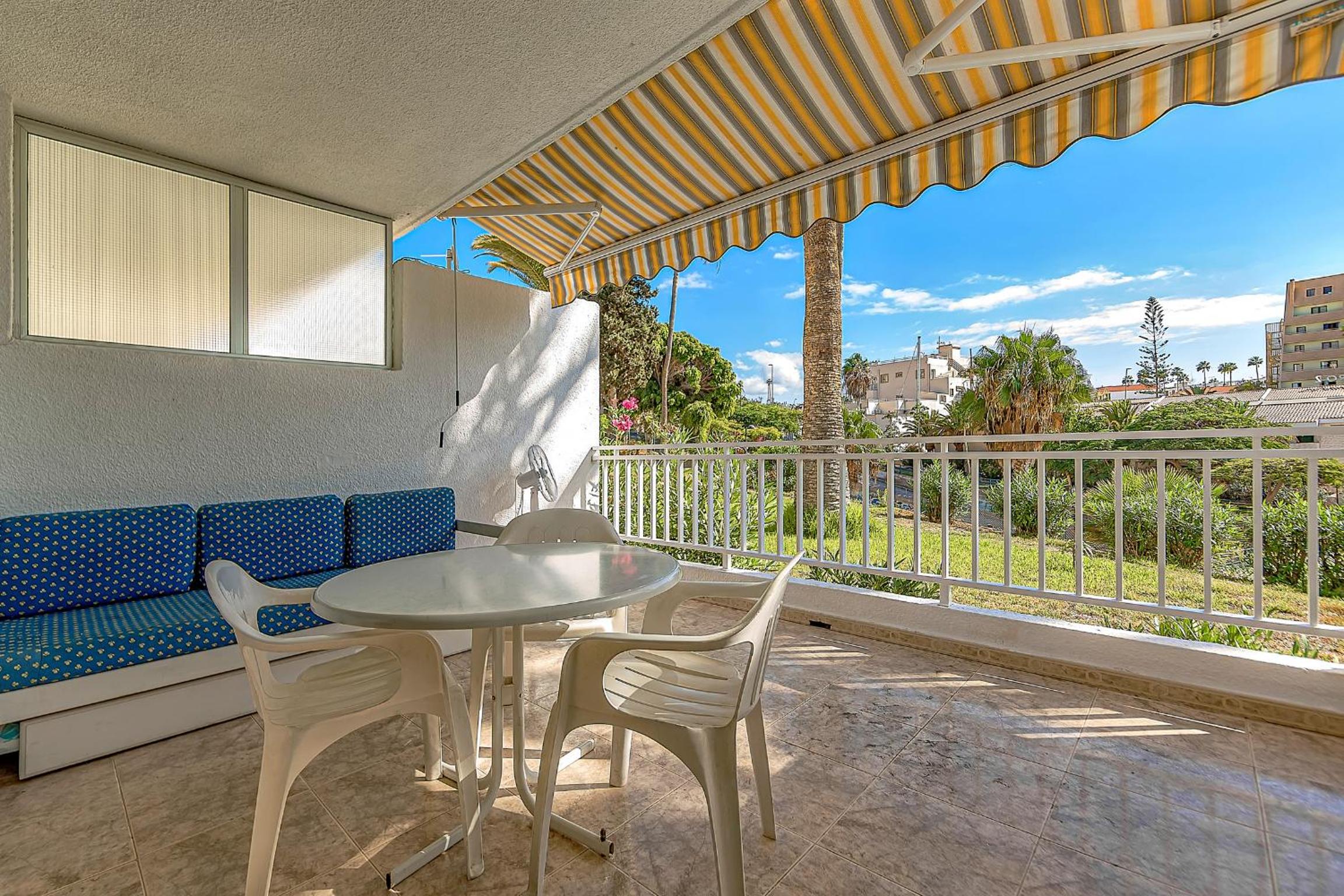 Apartment with Balcony photo 2