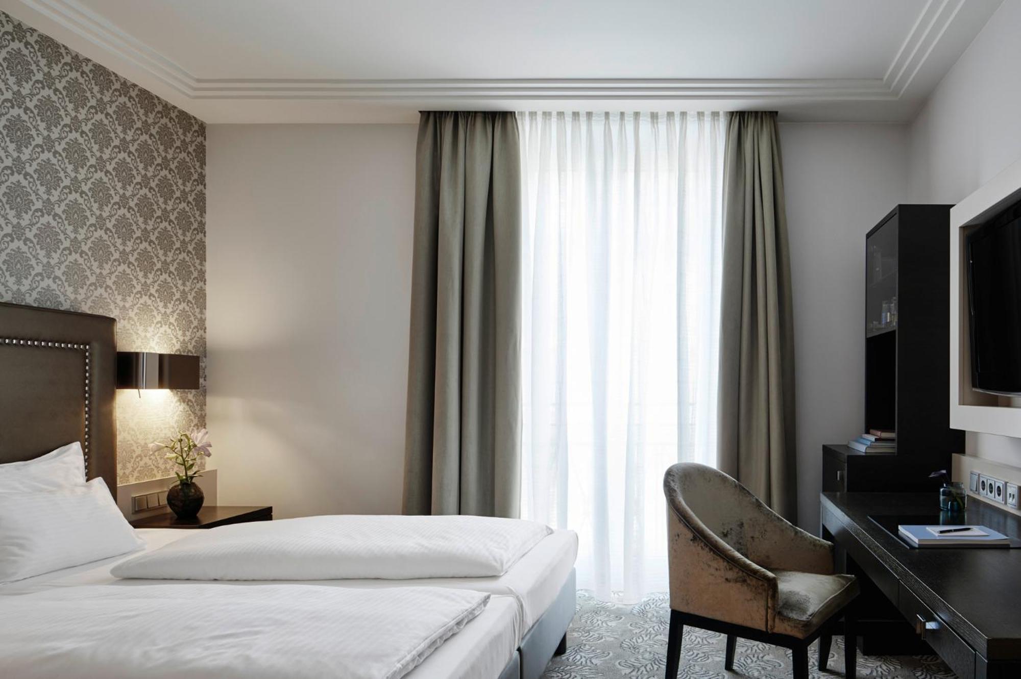 Classic King Room - Photo 2