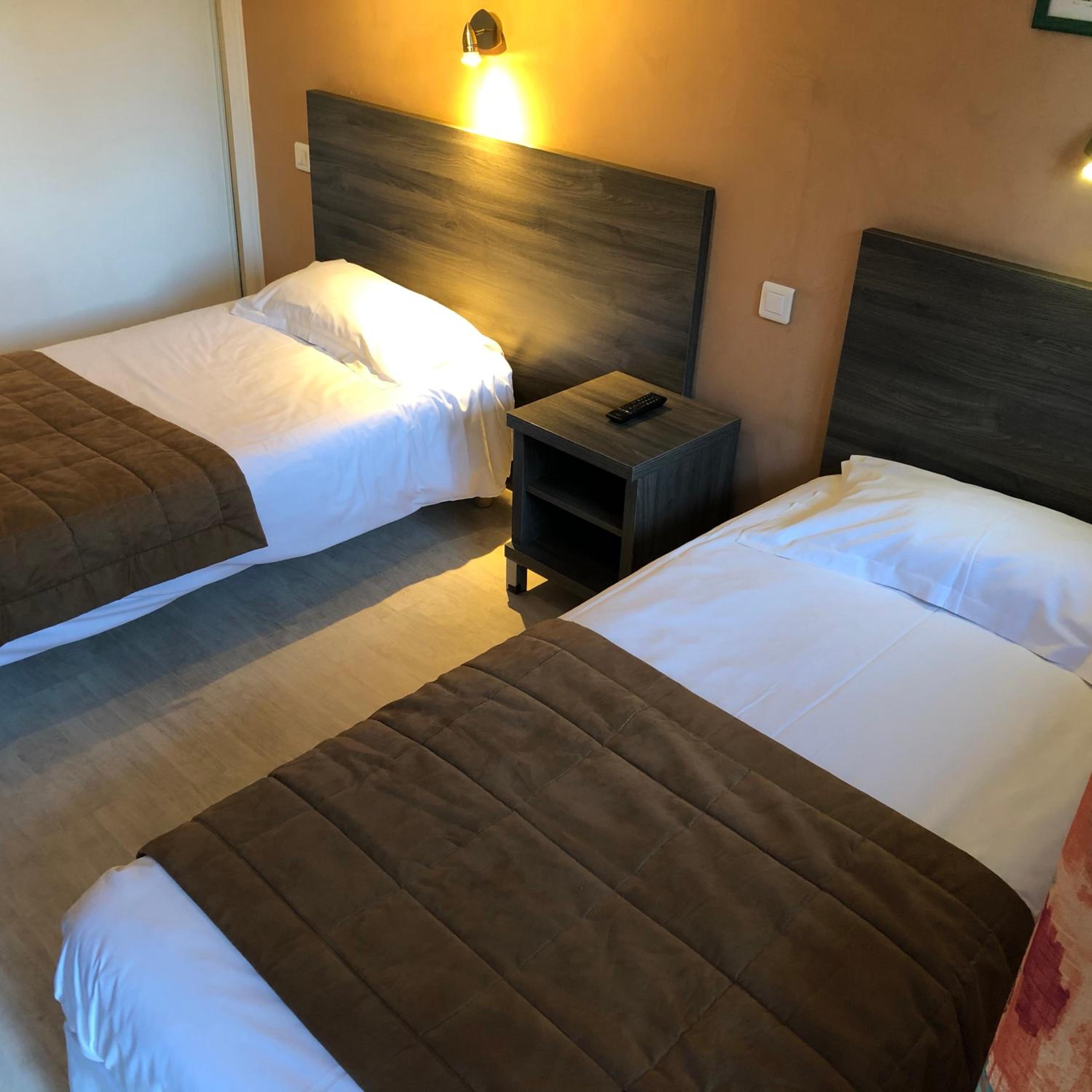 Standard Twin Room photo 2