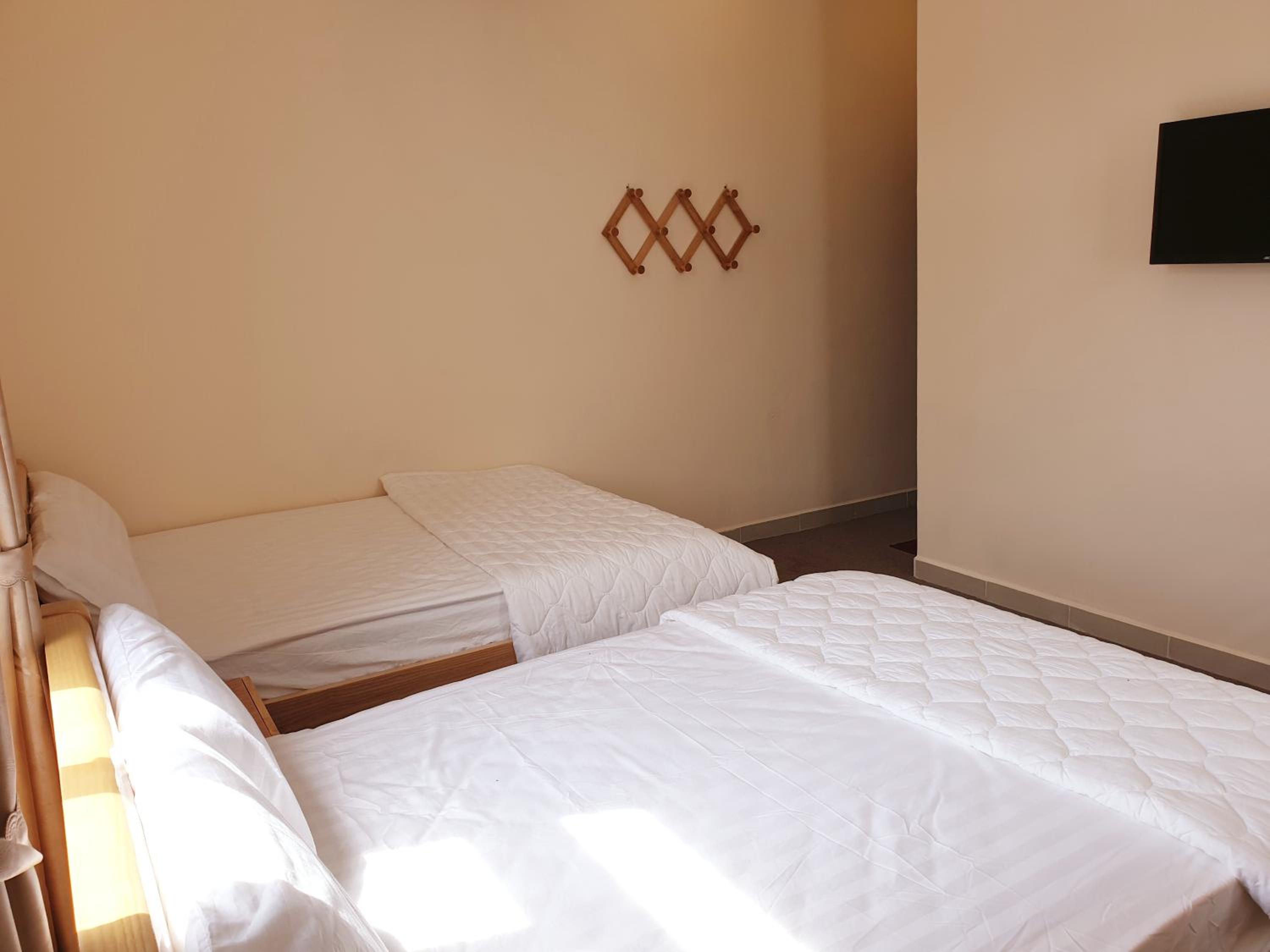 Quadruple Room with Garden View - Photo 12