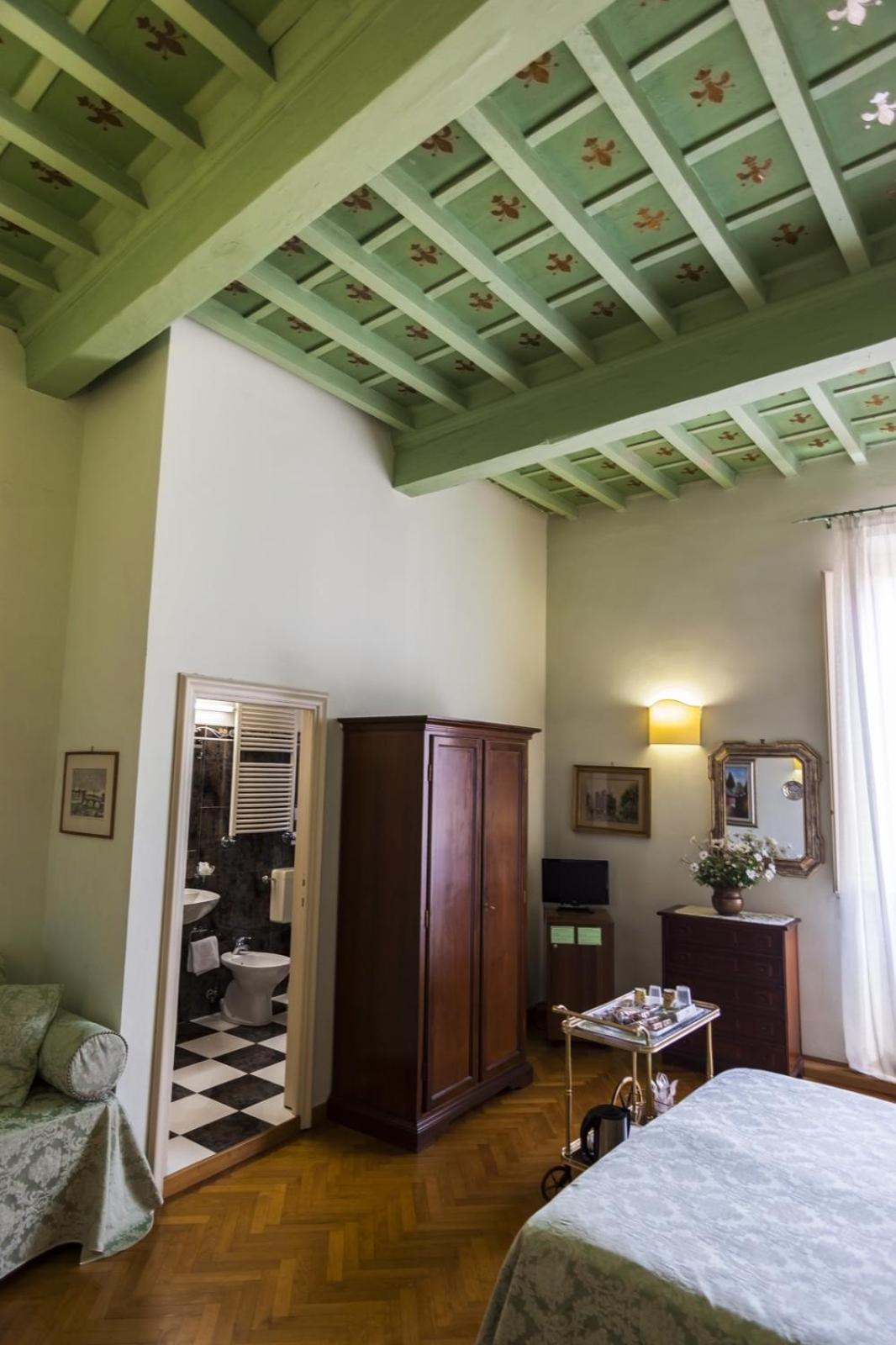 Standard Double or Twin Room photo 1