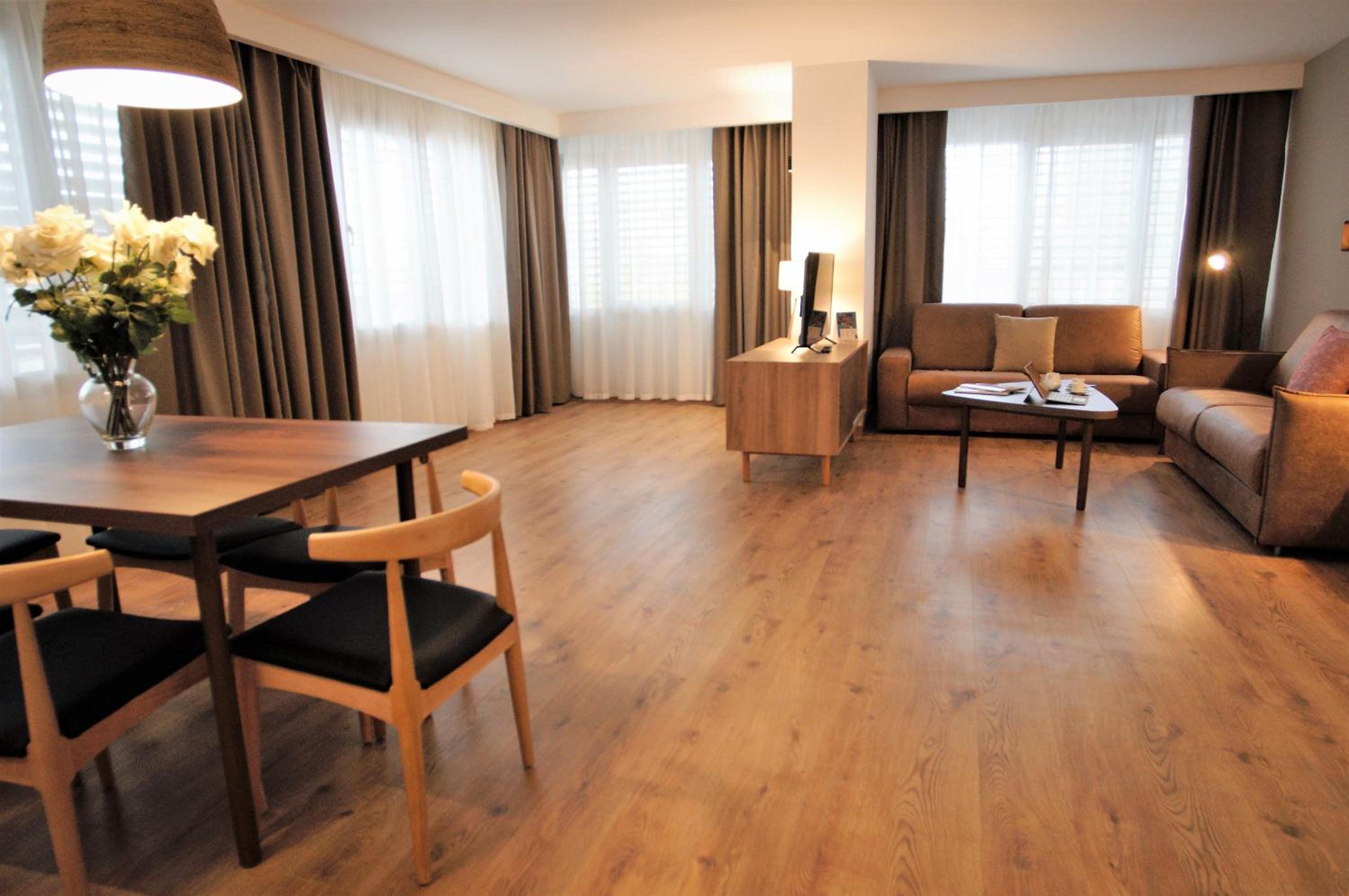 Two-Bedroom Apartment (6 People) - Photo 12