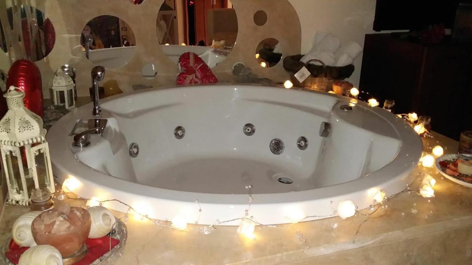 Queen Suite with Spa Bath - Photo 5