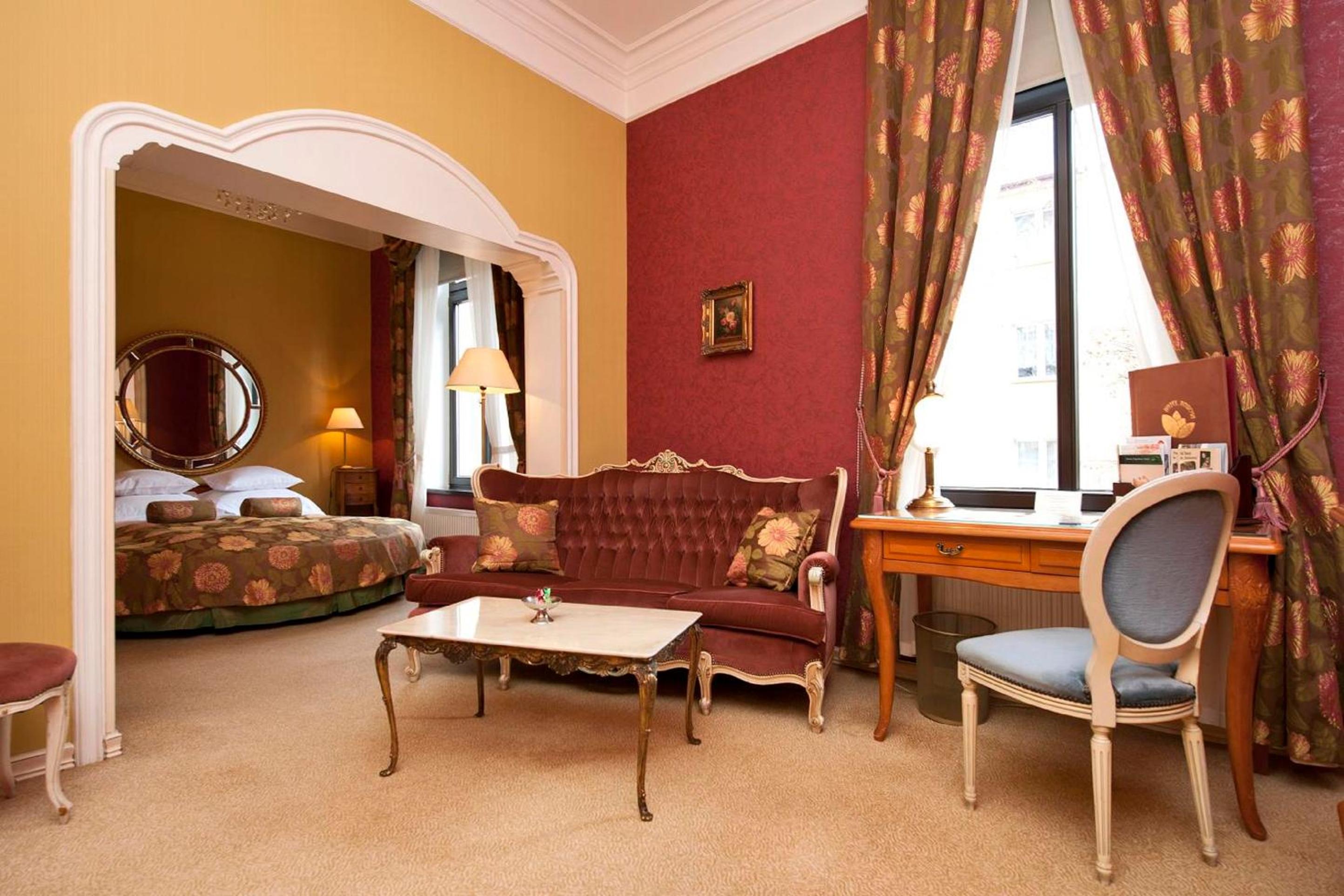 Family Room (2 Adults + 2 Children)