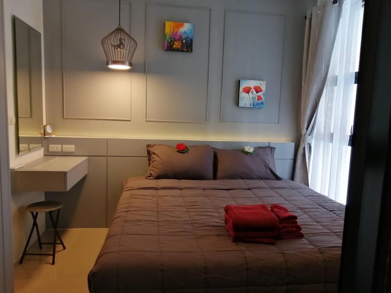One-Bedroom Apartment photo 1