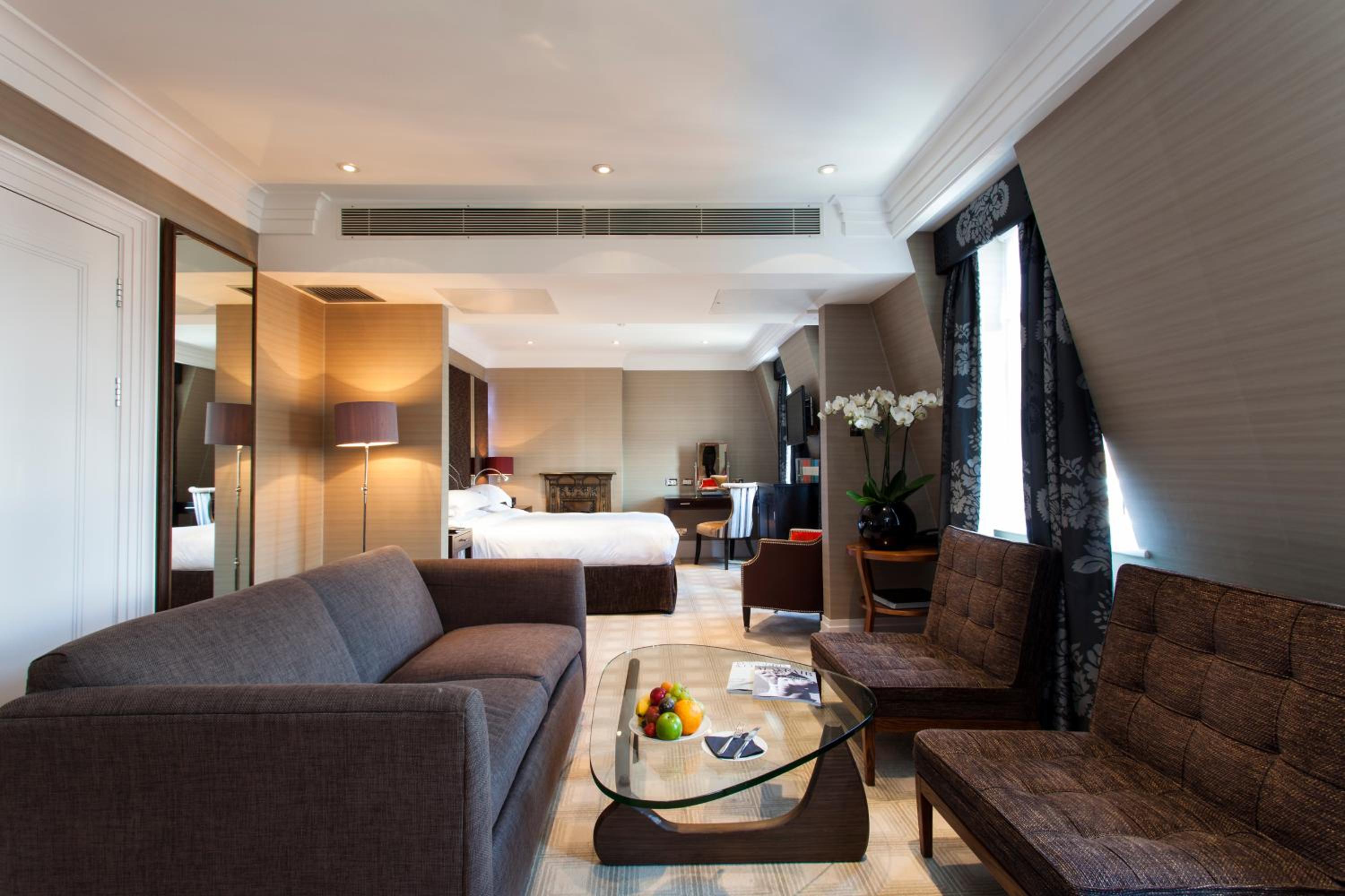 Capital Town House Junior Suite With Sofa Bed
