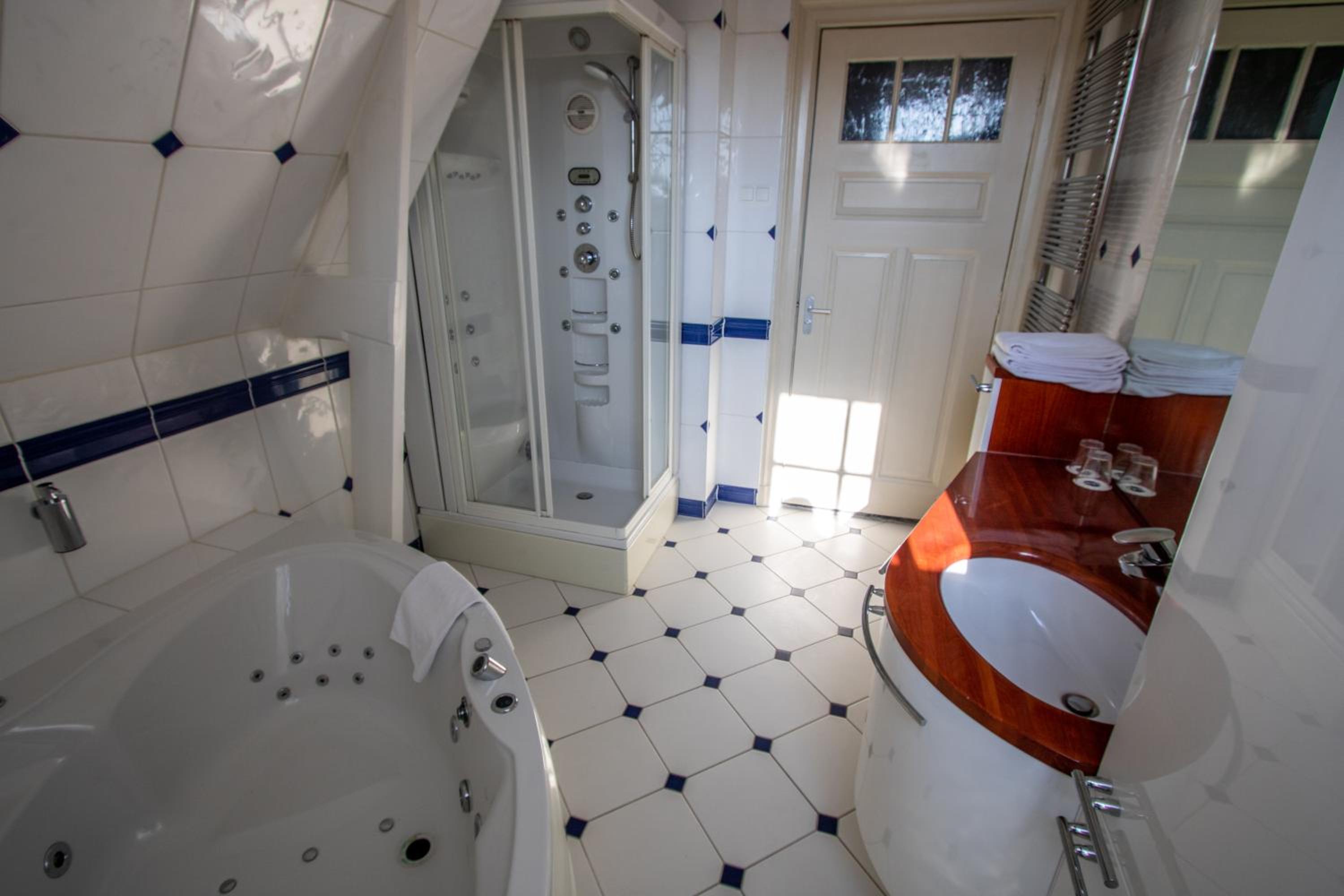 Family Suite - Photo 4