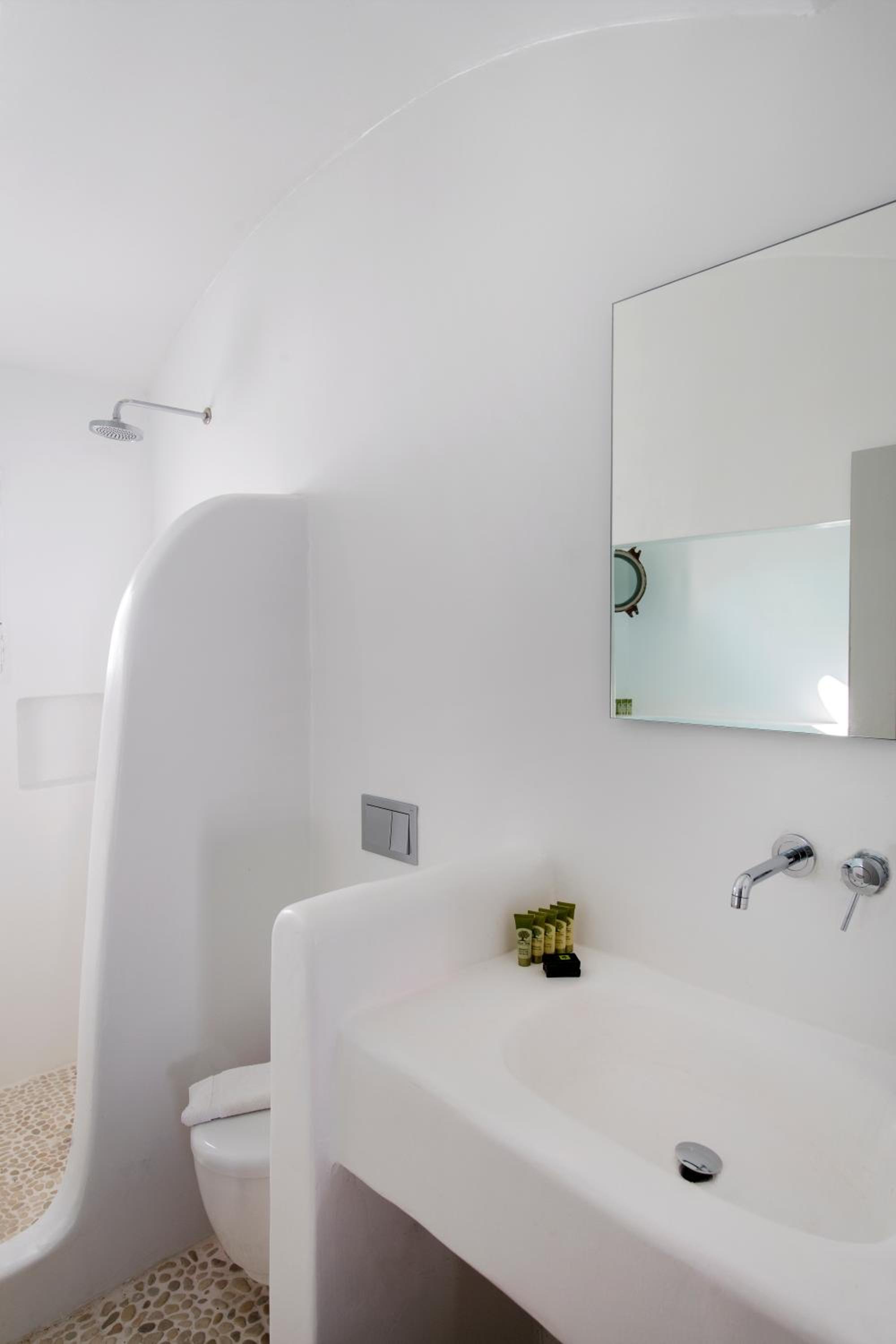 Premium Double Room with Courtyard View - Photo 4