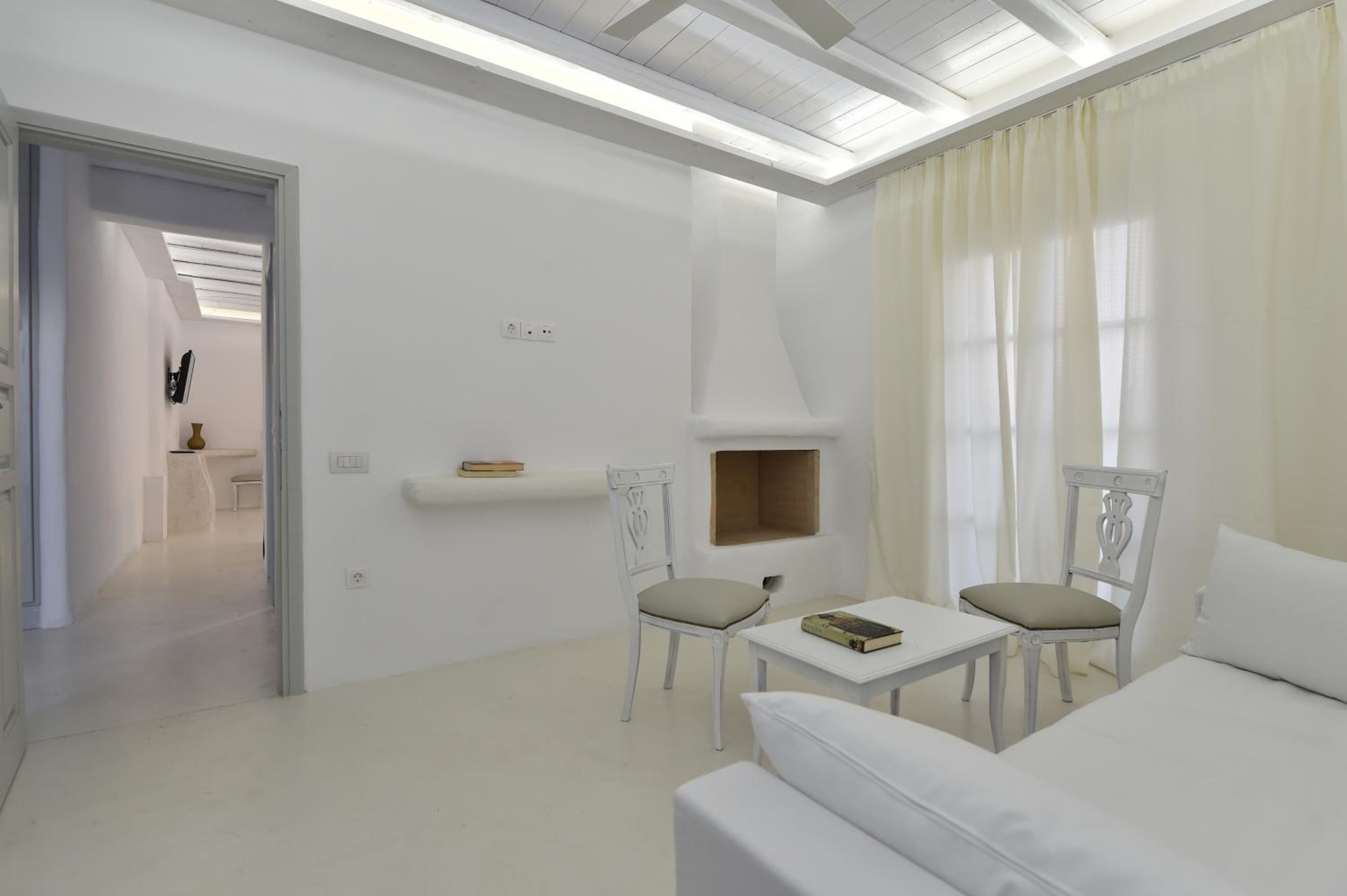 Superior Suite - Photo 7