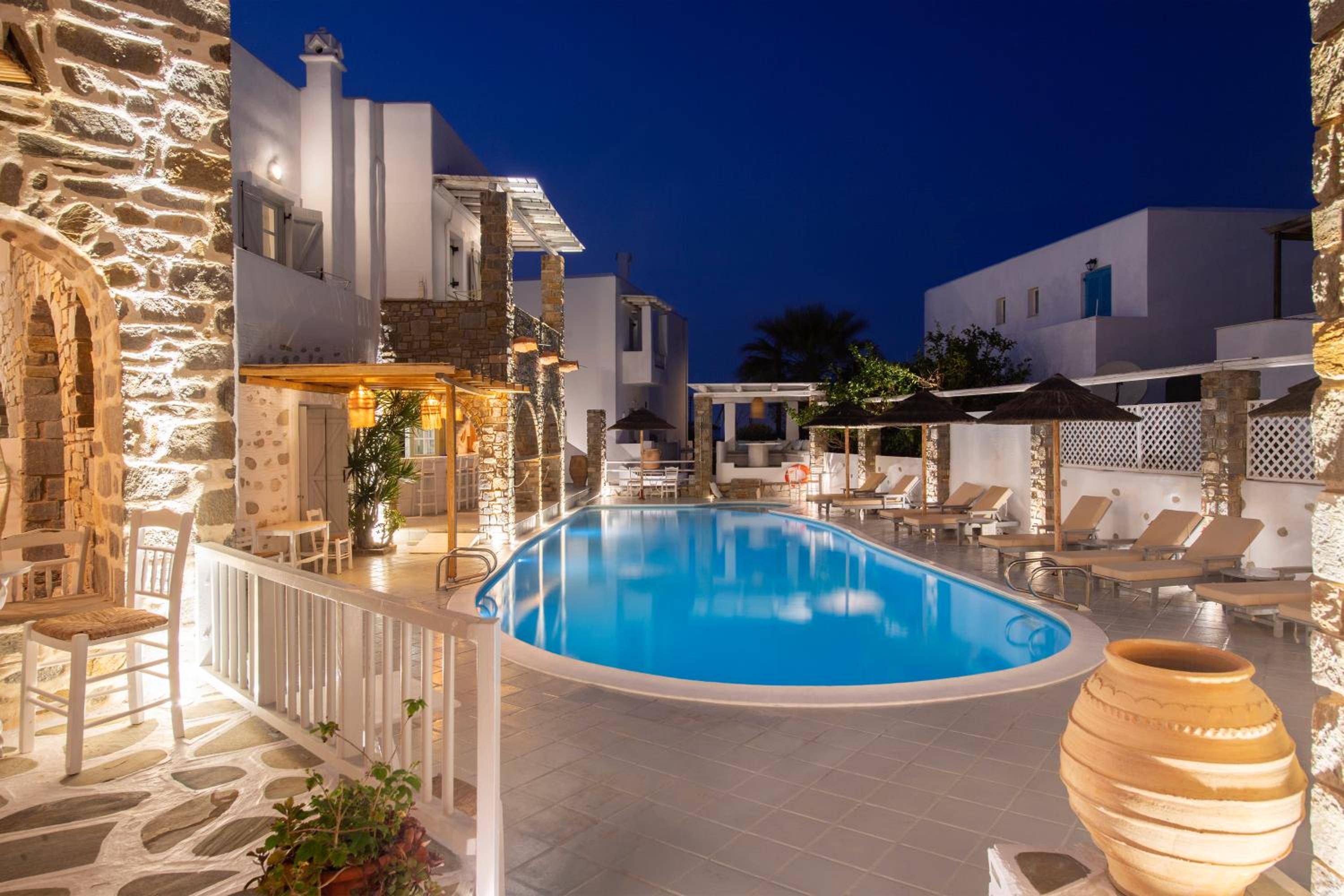 Premium Double Room with Pool View - Photo 6