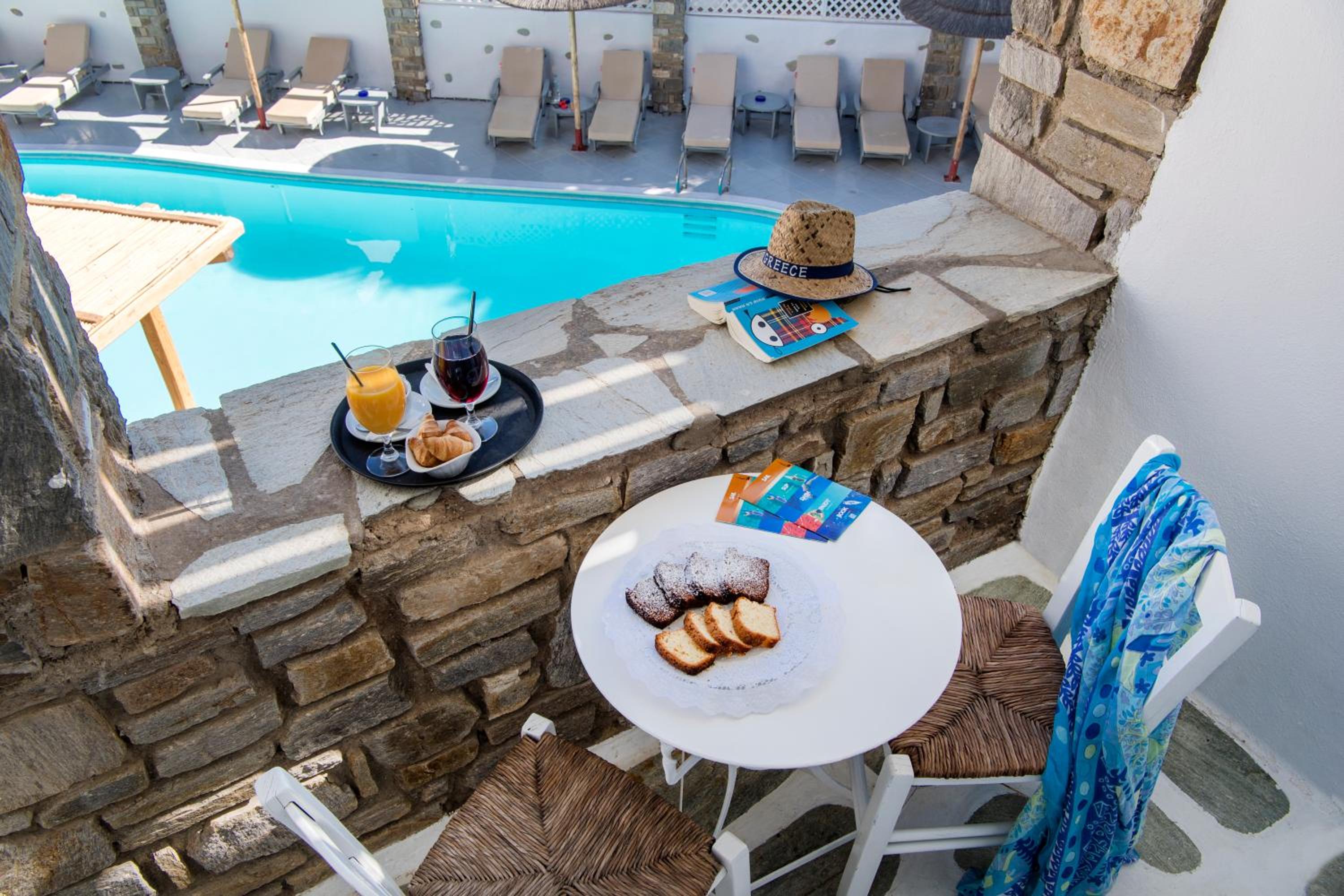Premium Double Room with Pool View - Photo 7