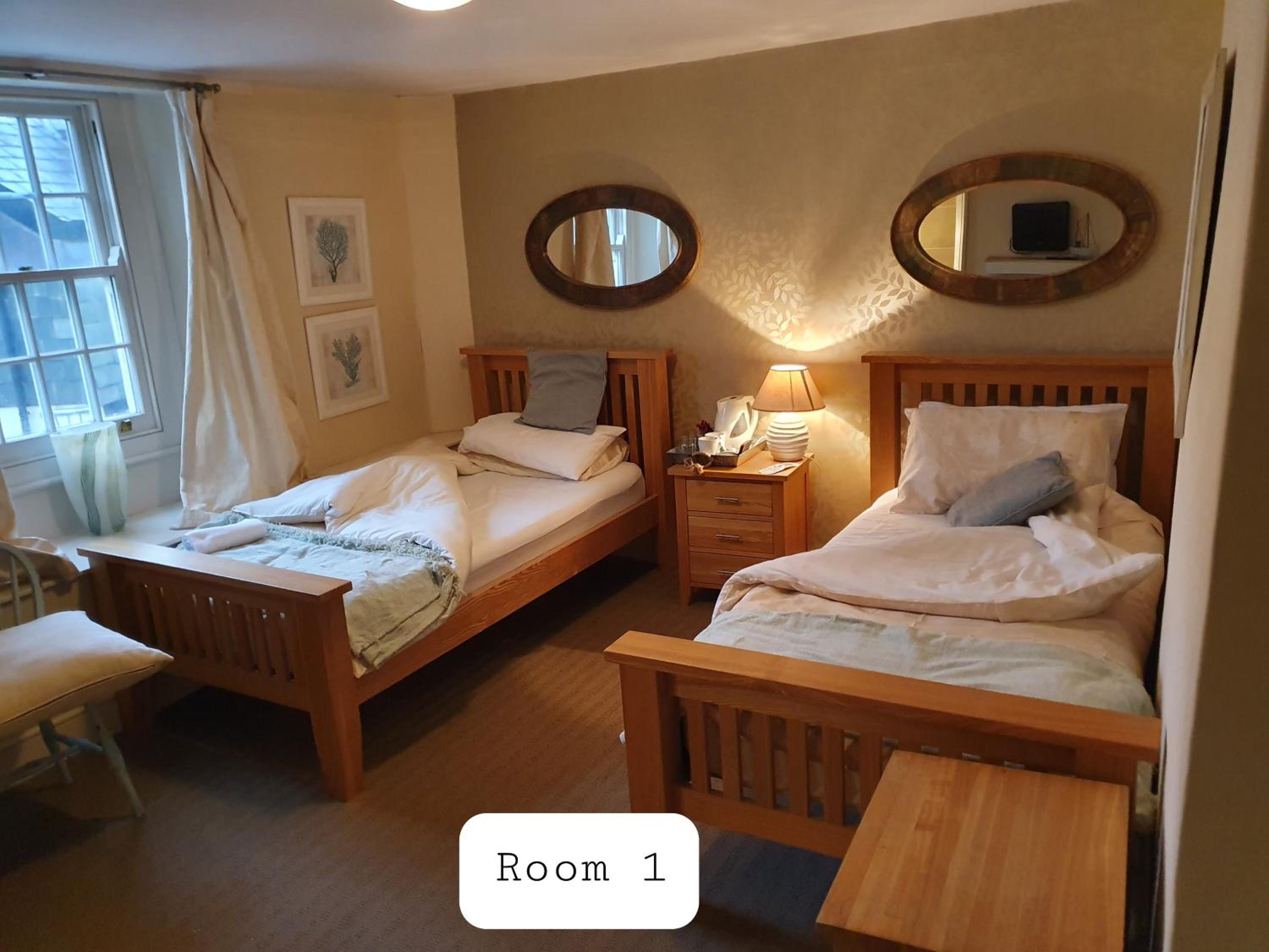 Standard Twin Room - Photo 1