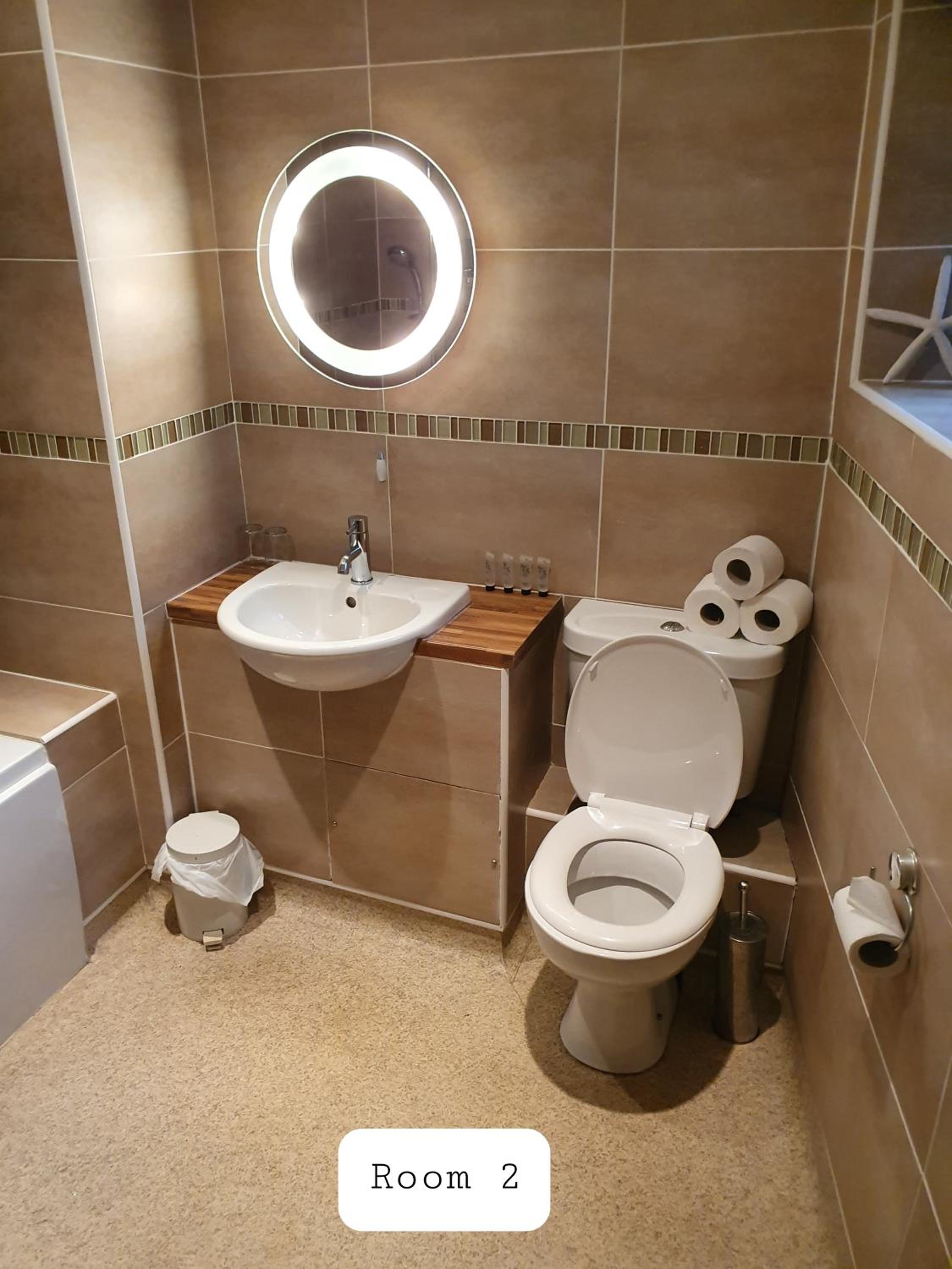 Standard Twin Room - Photo 2
