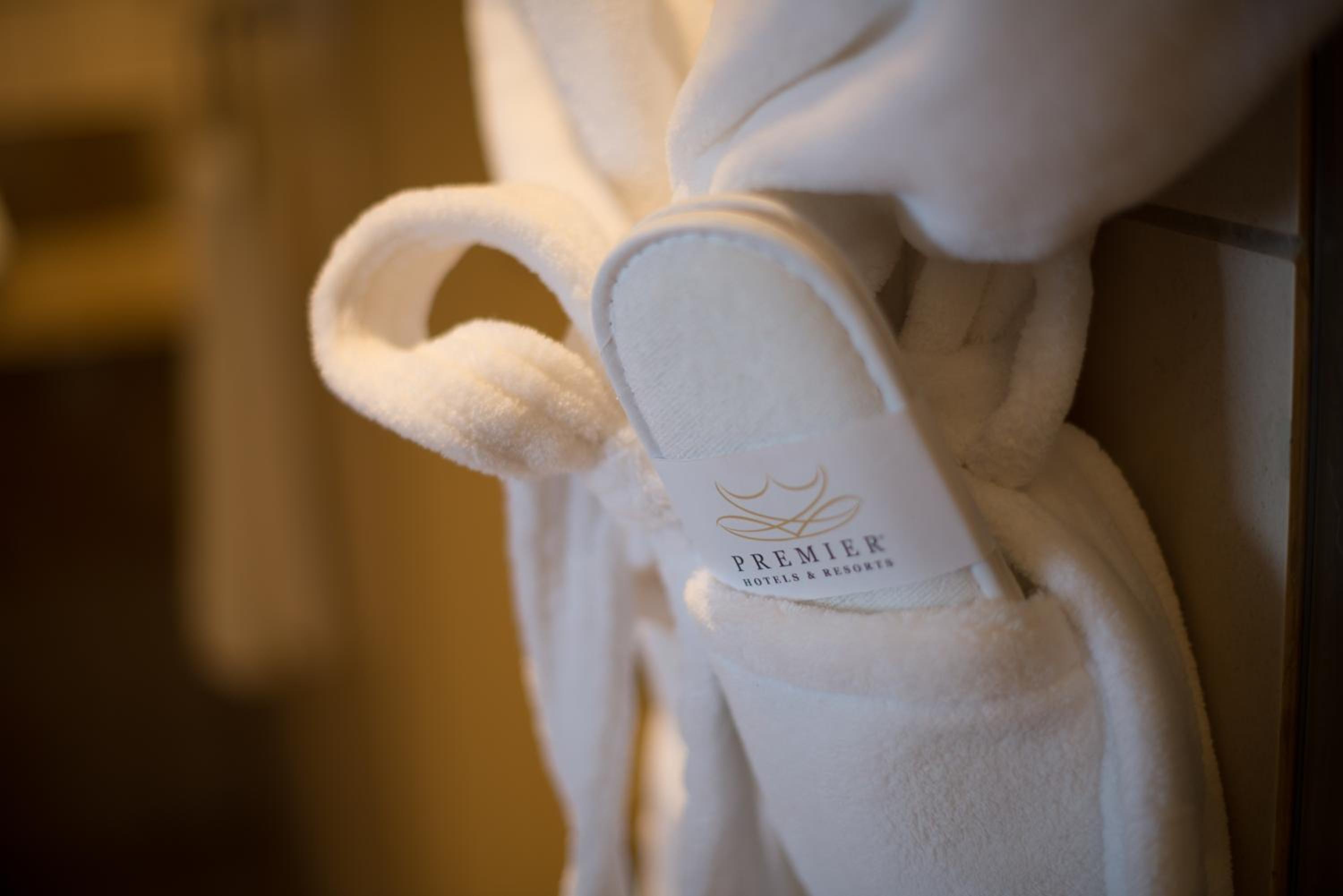 Suite with King Bed - Photo 6
