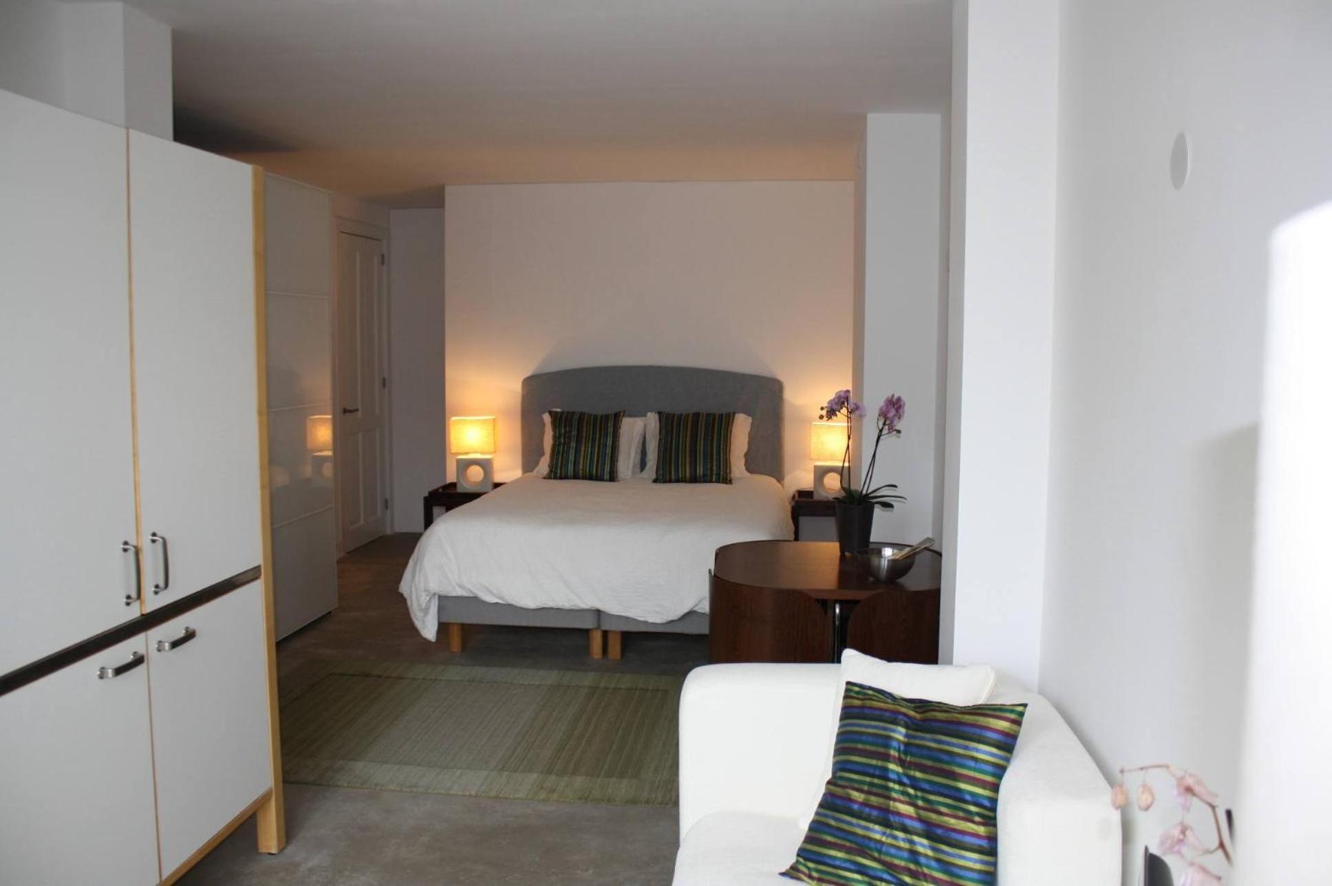 Studio Apartment photo 2