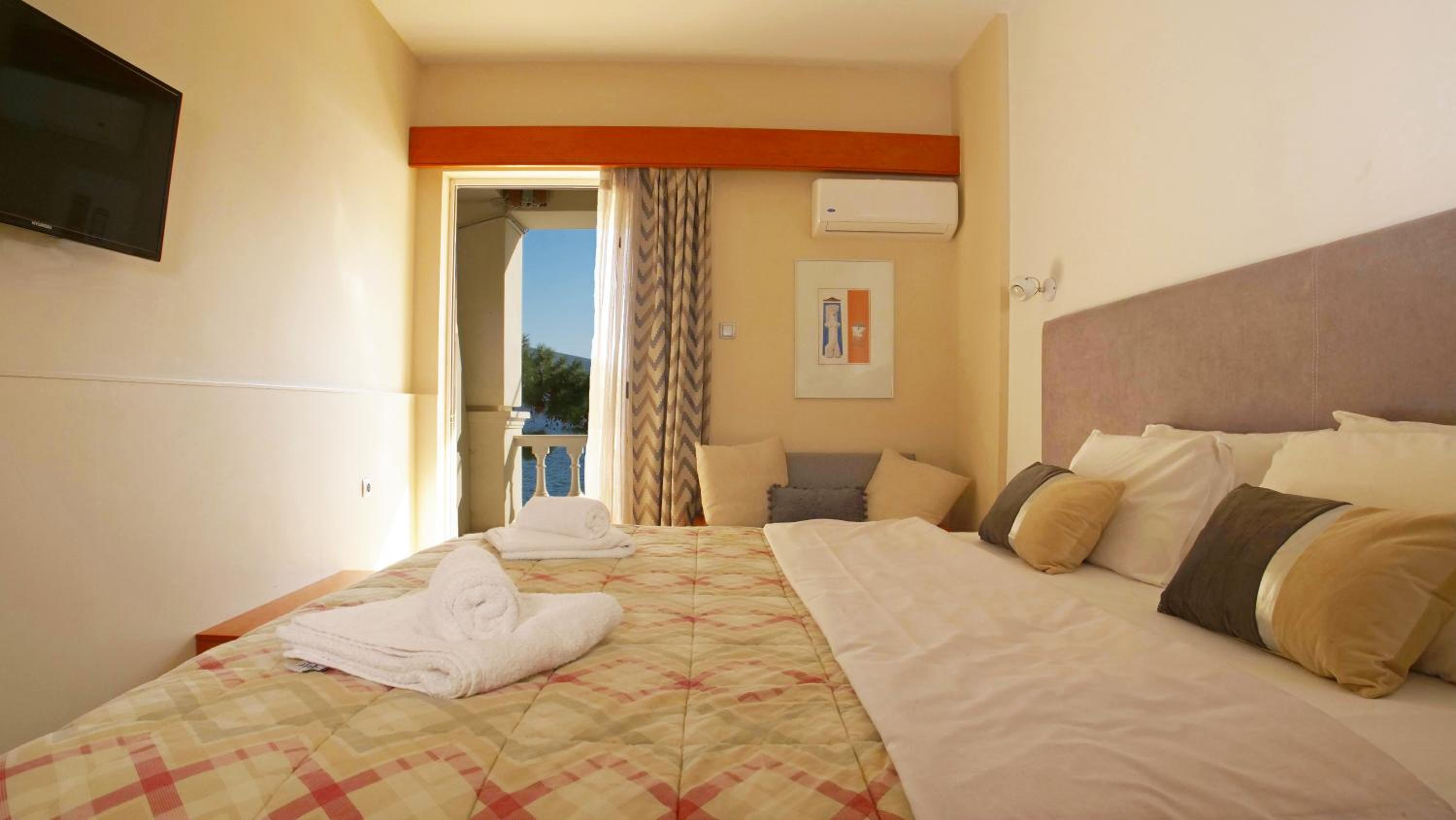 Double or Twin Room with Sea View photo 1