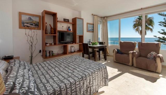 Estudio con vista al mar