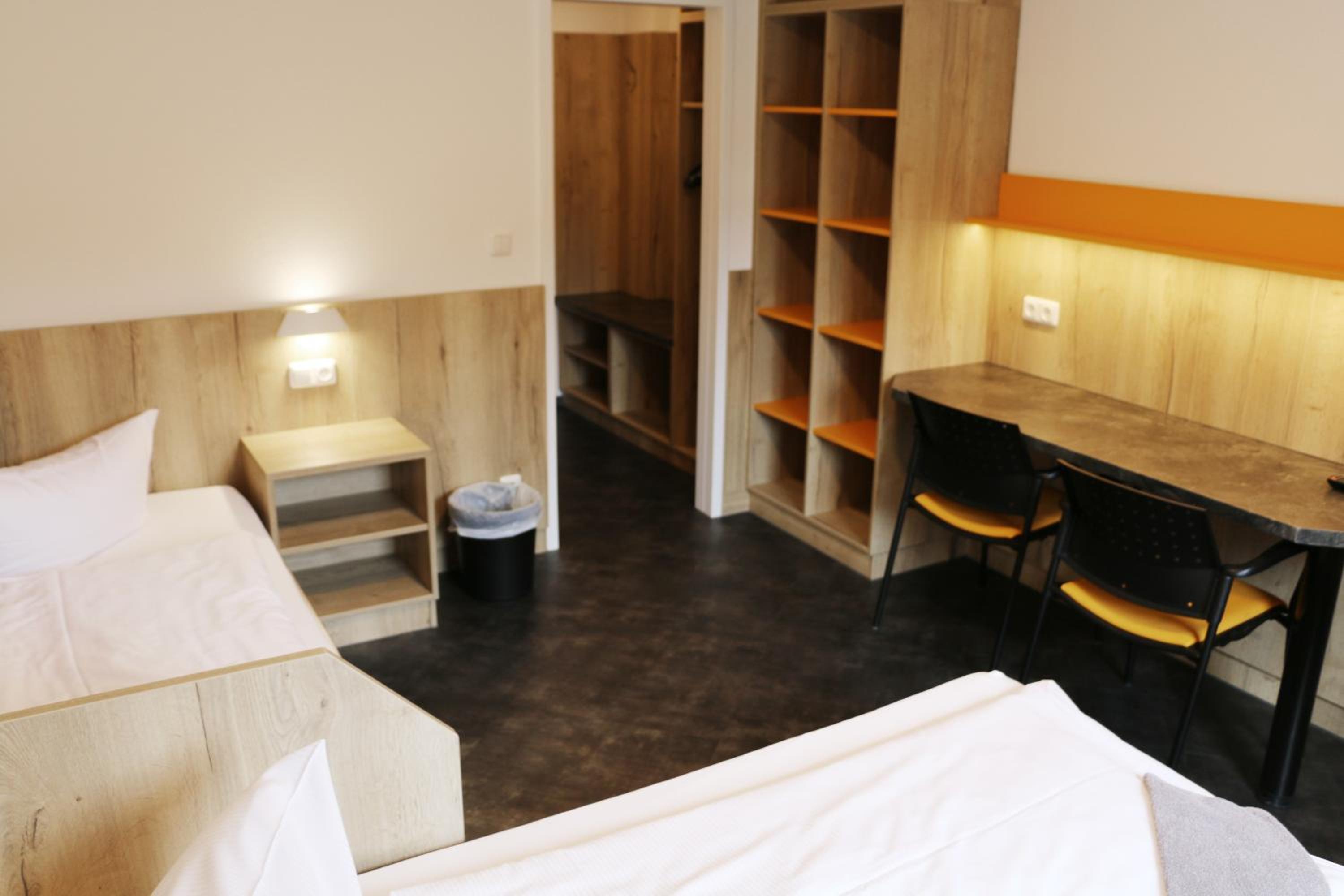 Standard Twin Room - Photo 2