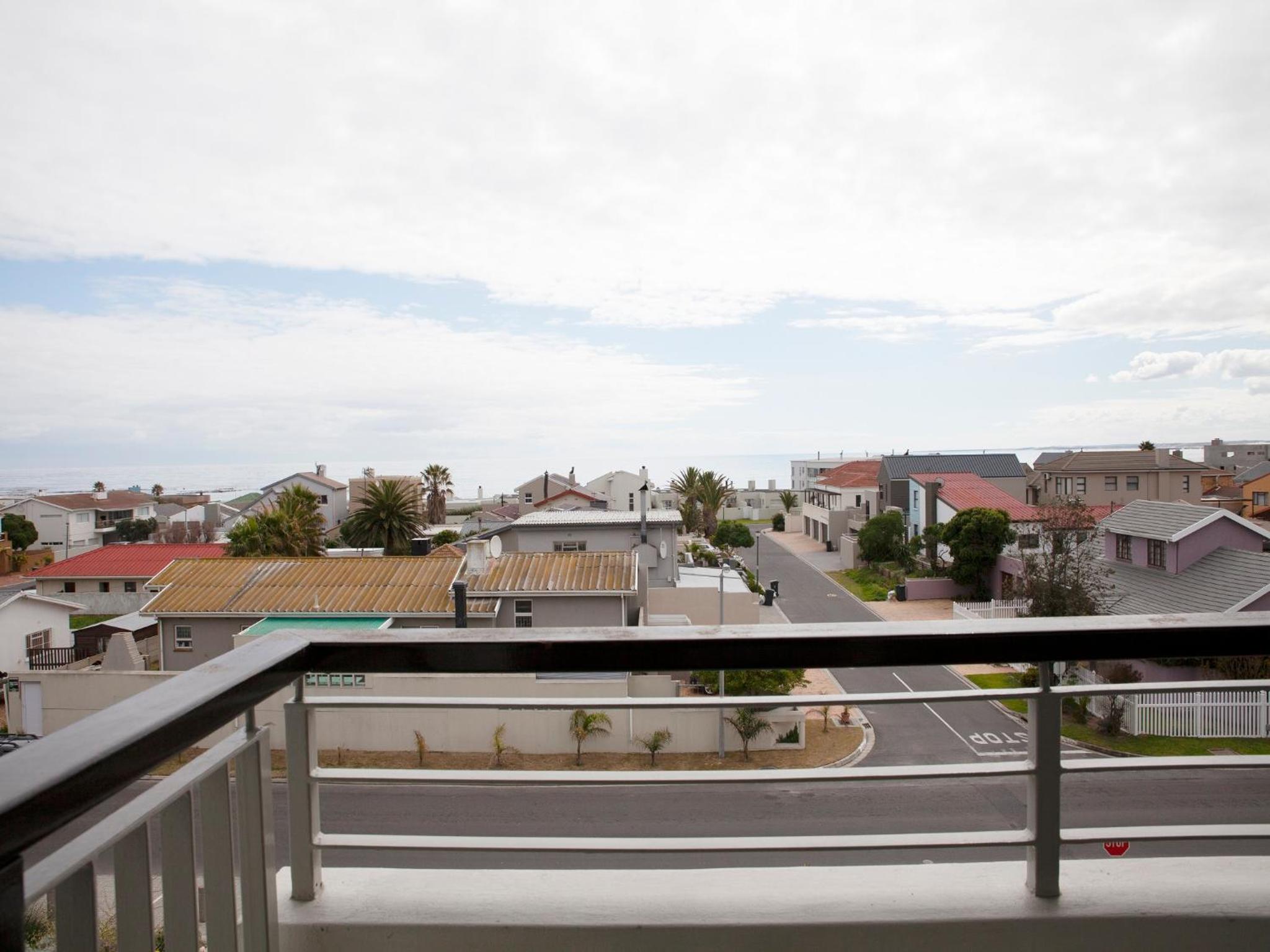 Queen Room with Sea View - Photo 2