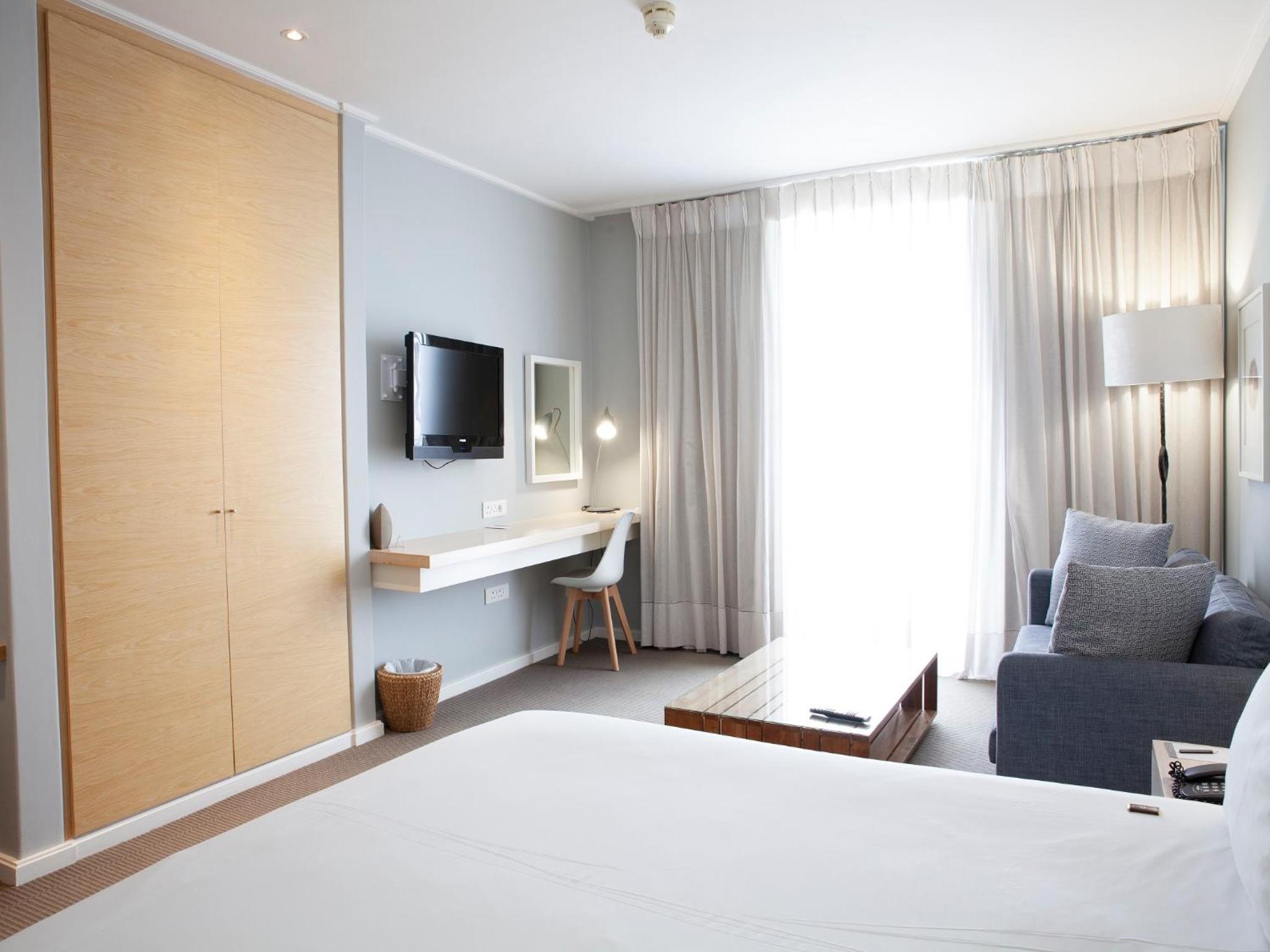 Queen Room with Sea View - Photo 6