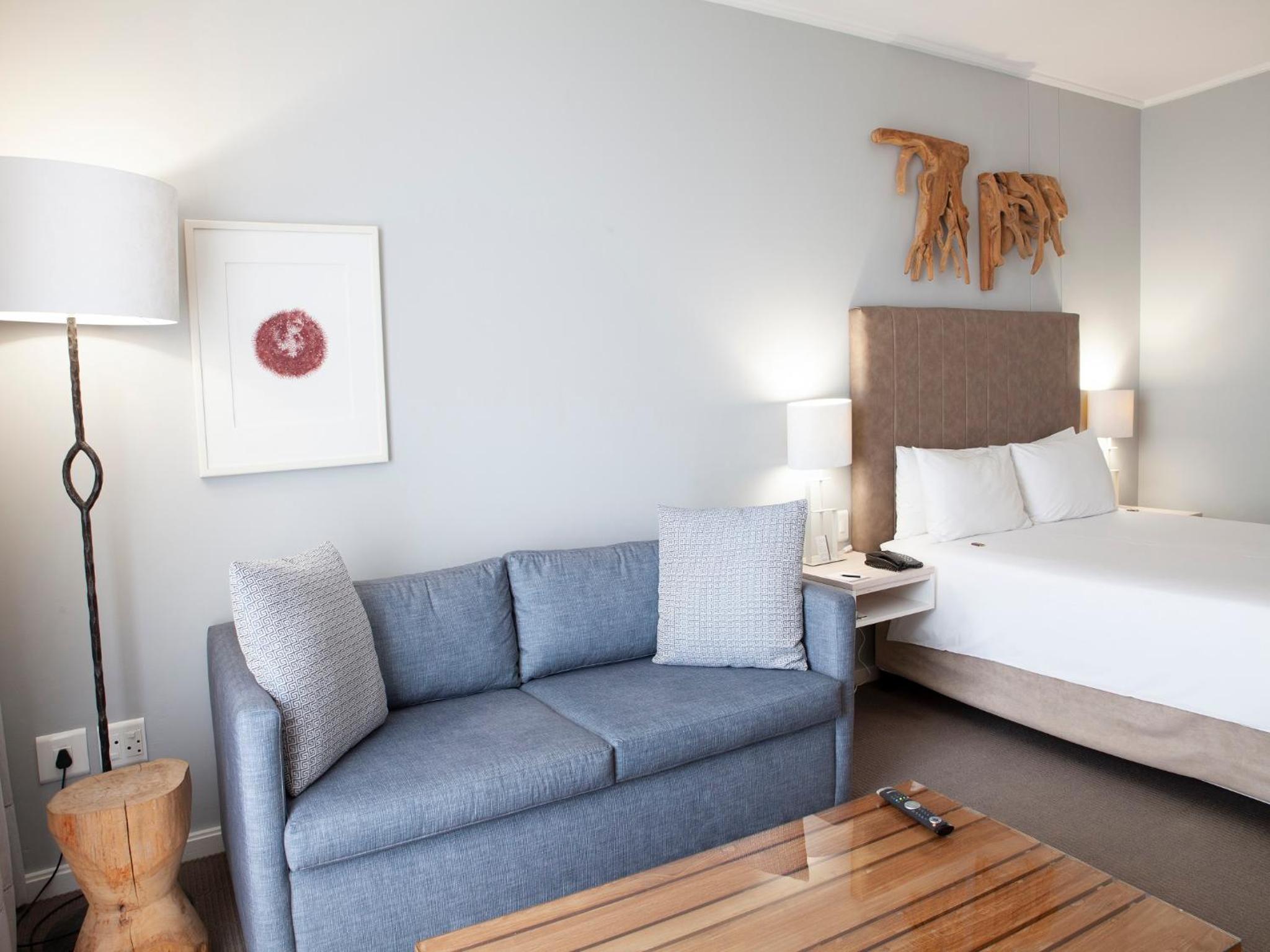Queen Room with Sea View - Photo 8