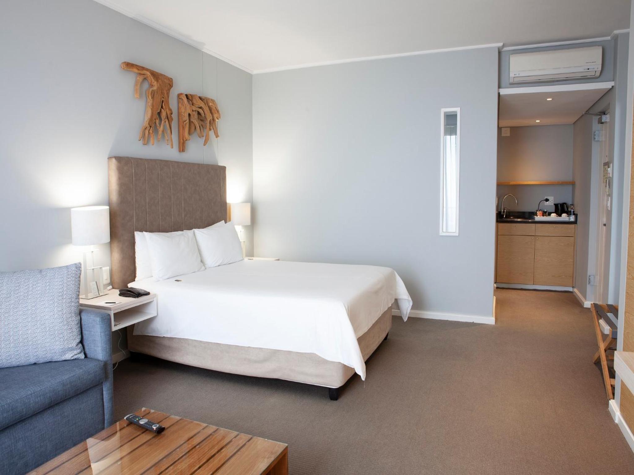 Queen Room with Sea View - Photo 9