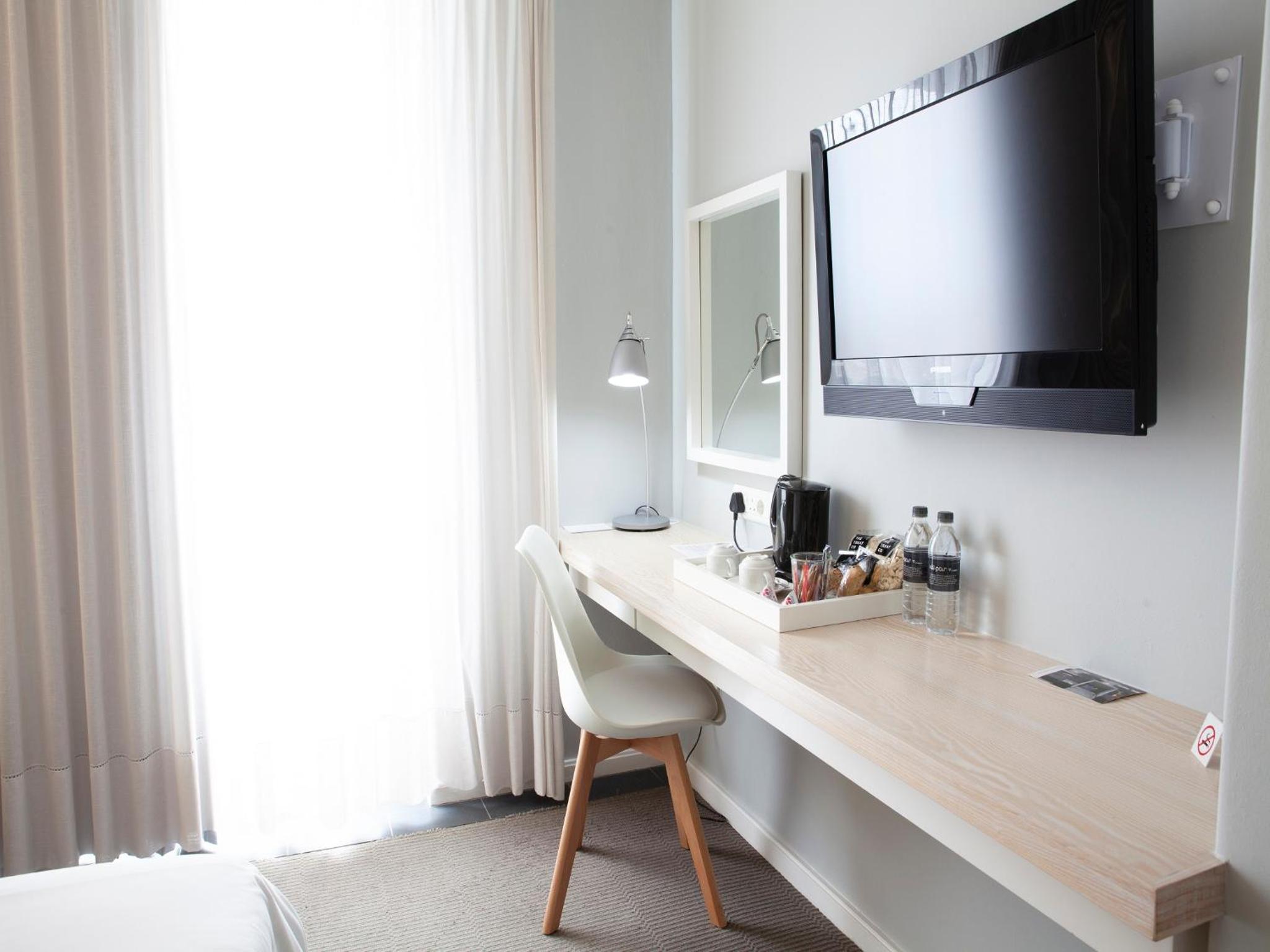 Twin Room with Sea View - Photo 5