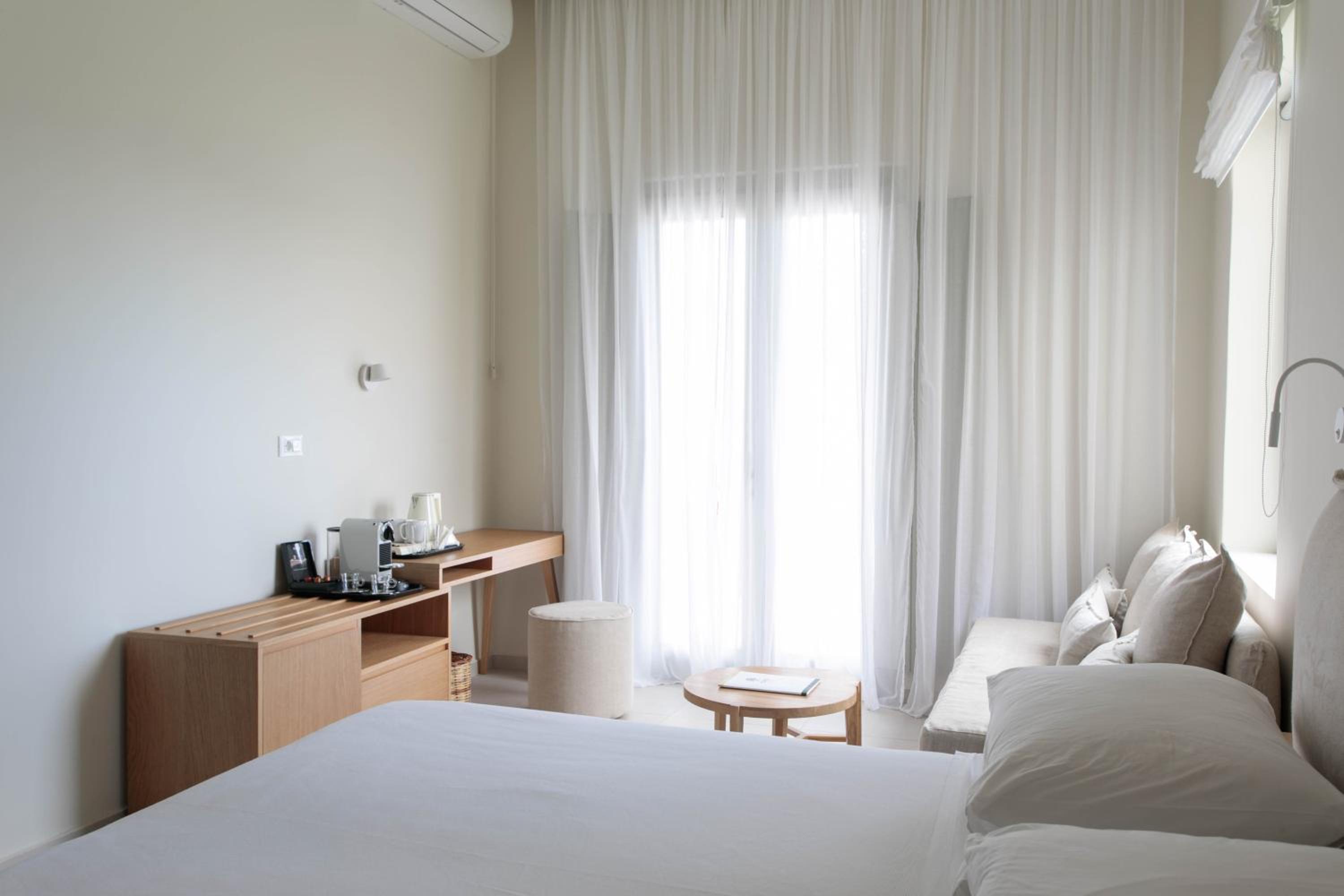 Junior Studio Suite with Garden View and Outdoor Hot Tub - Photo 10