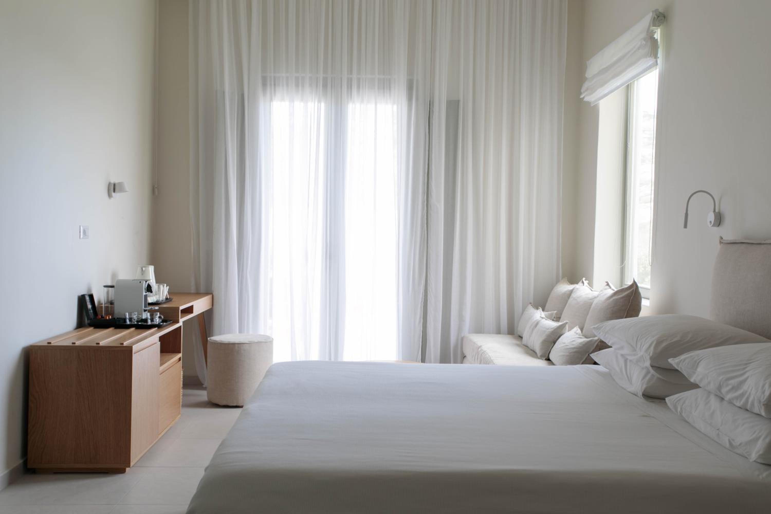 Junior Studio Suite with Garden View and Outdoor Hot Tub - Photo 8