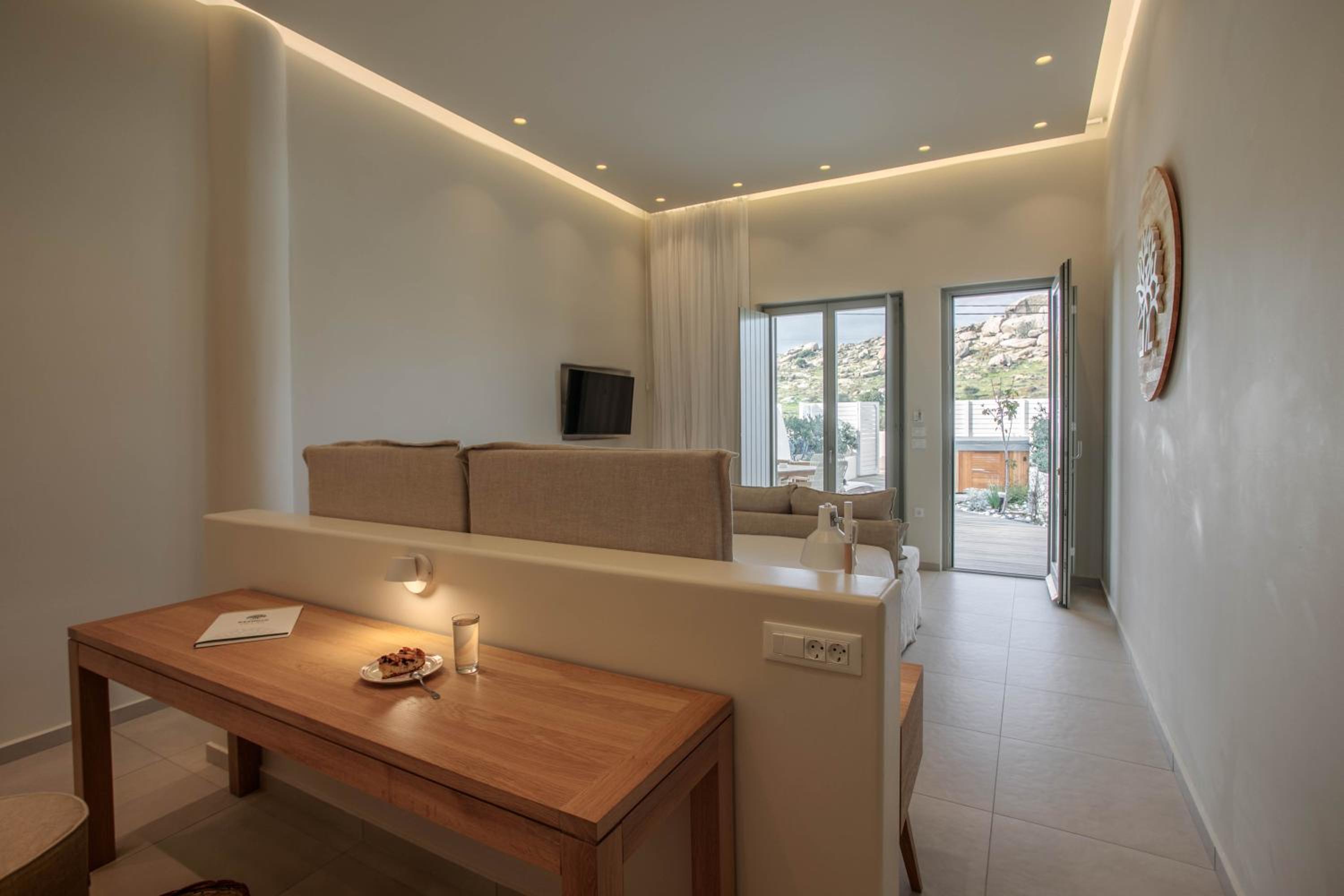 Junior Studio Suite with Garden View and Outdoor Hot Tub - Photo 11