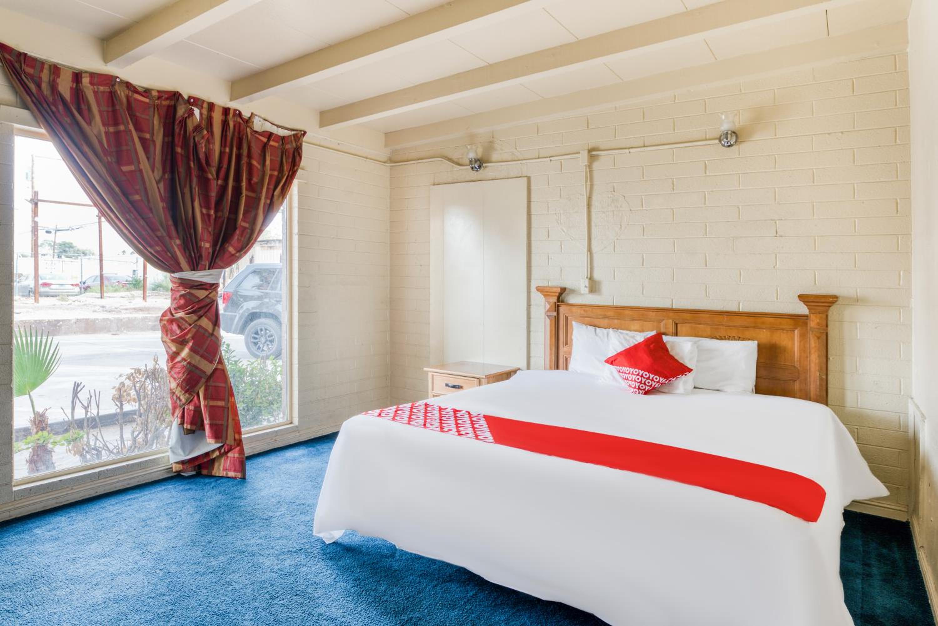 King Bed Non-Smoking - Photo 6