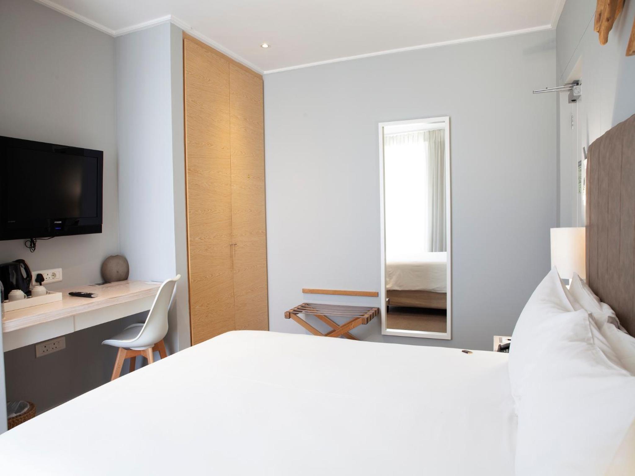 Queen Room - Photo 6