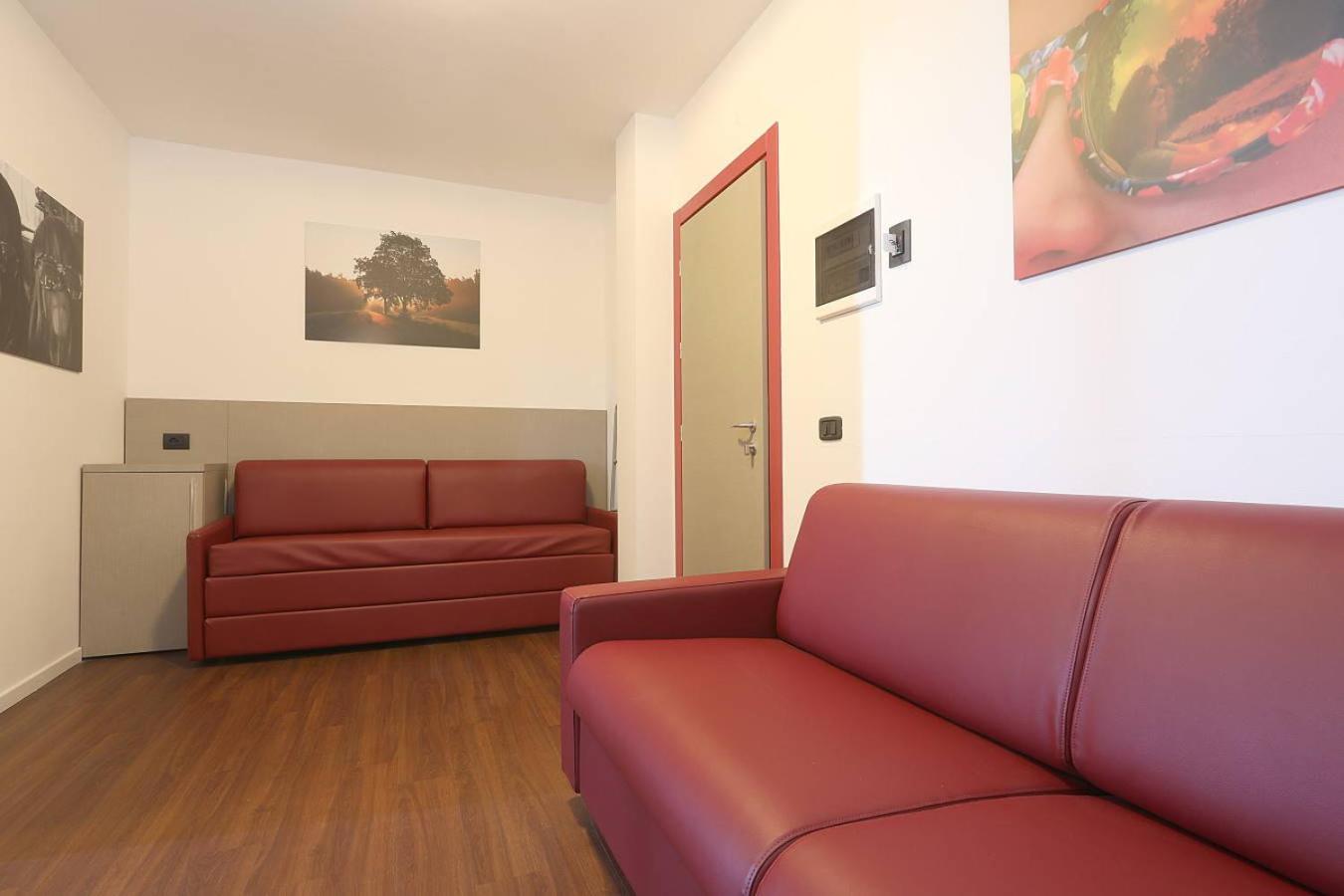 Family Room - Photo 5