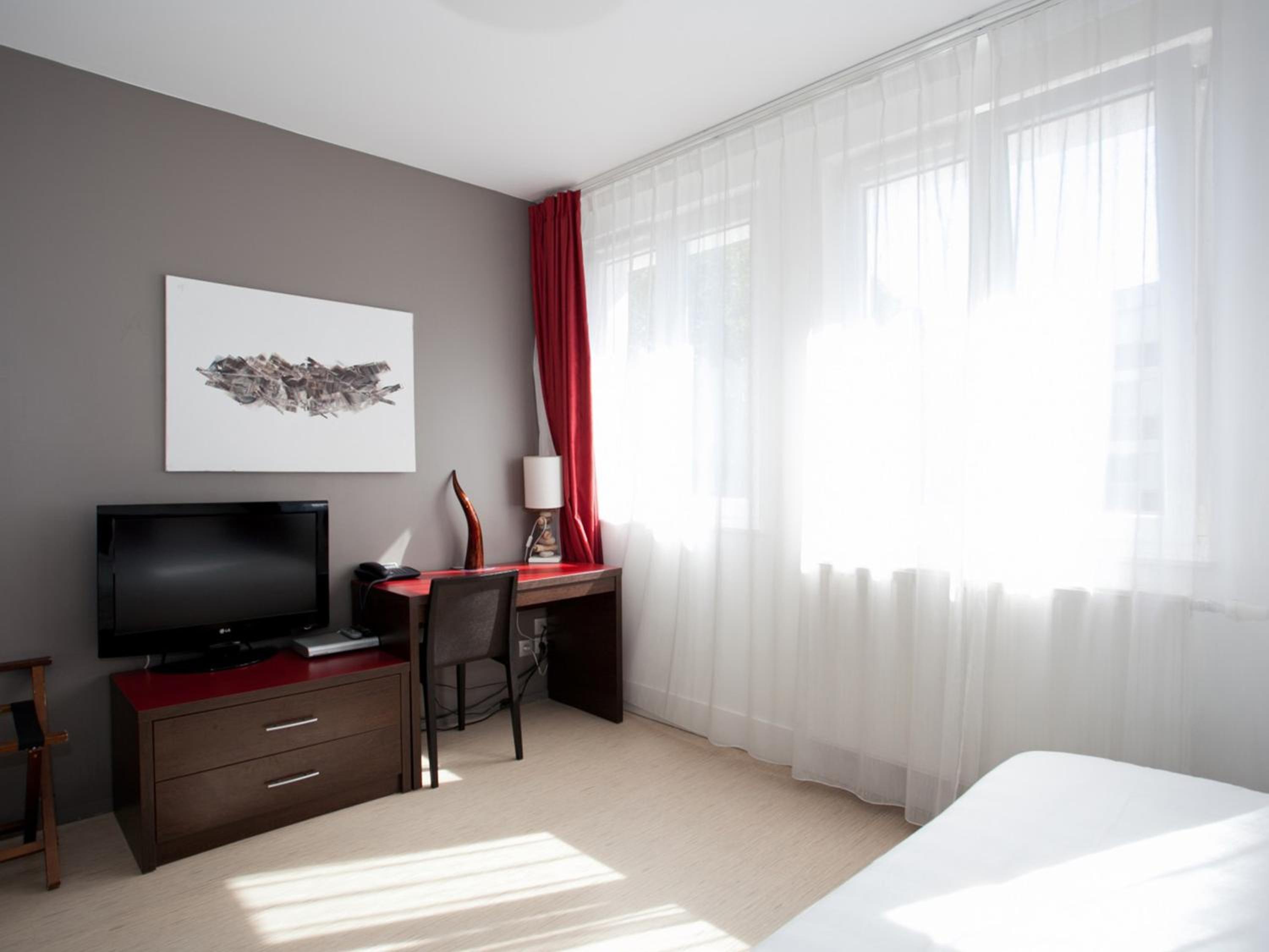 Studio (2 Adults) - Photo 15