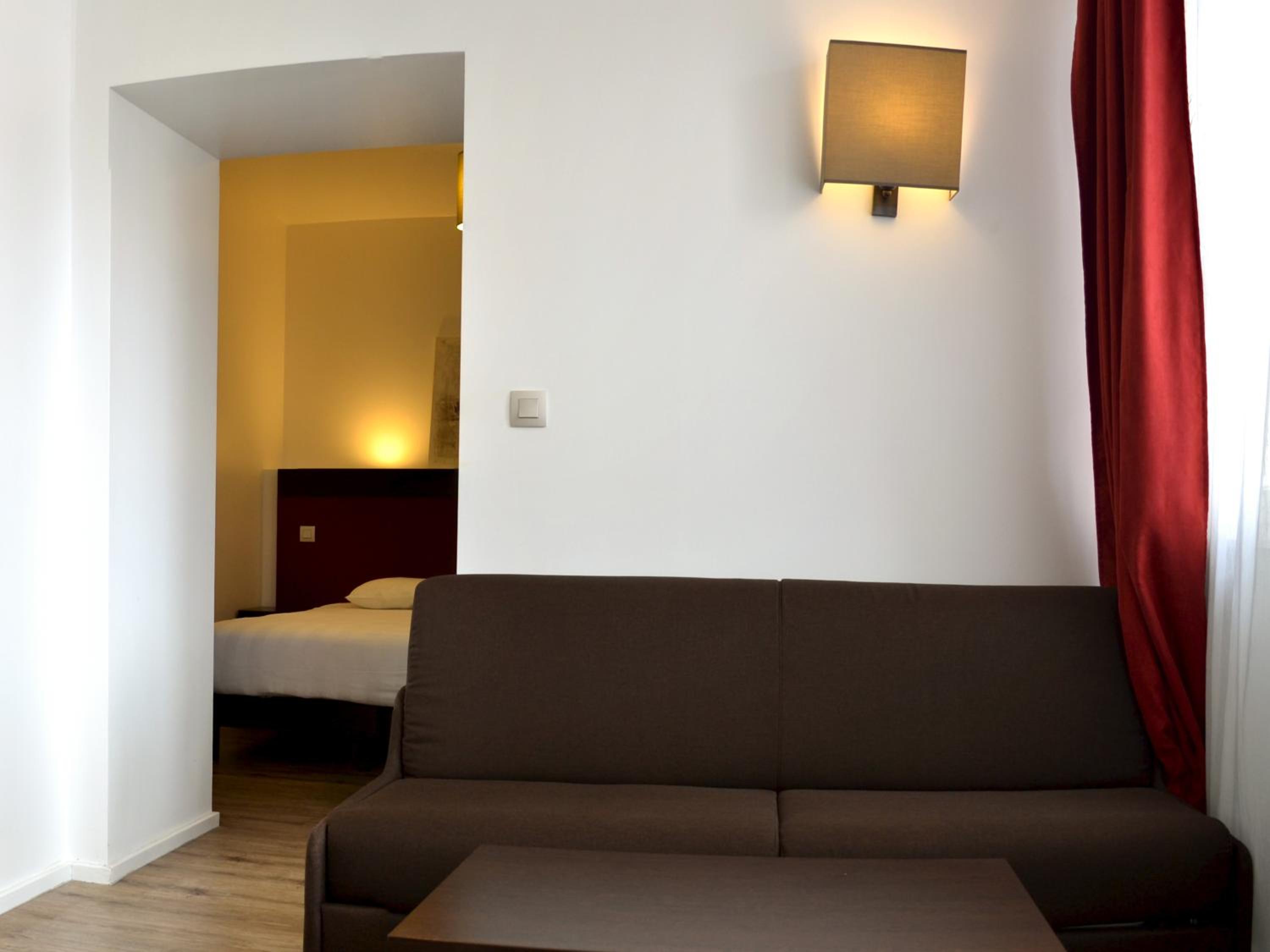 One-Bedroom Apartment (5 Adults) - Photo 9