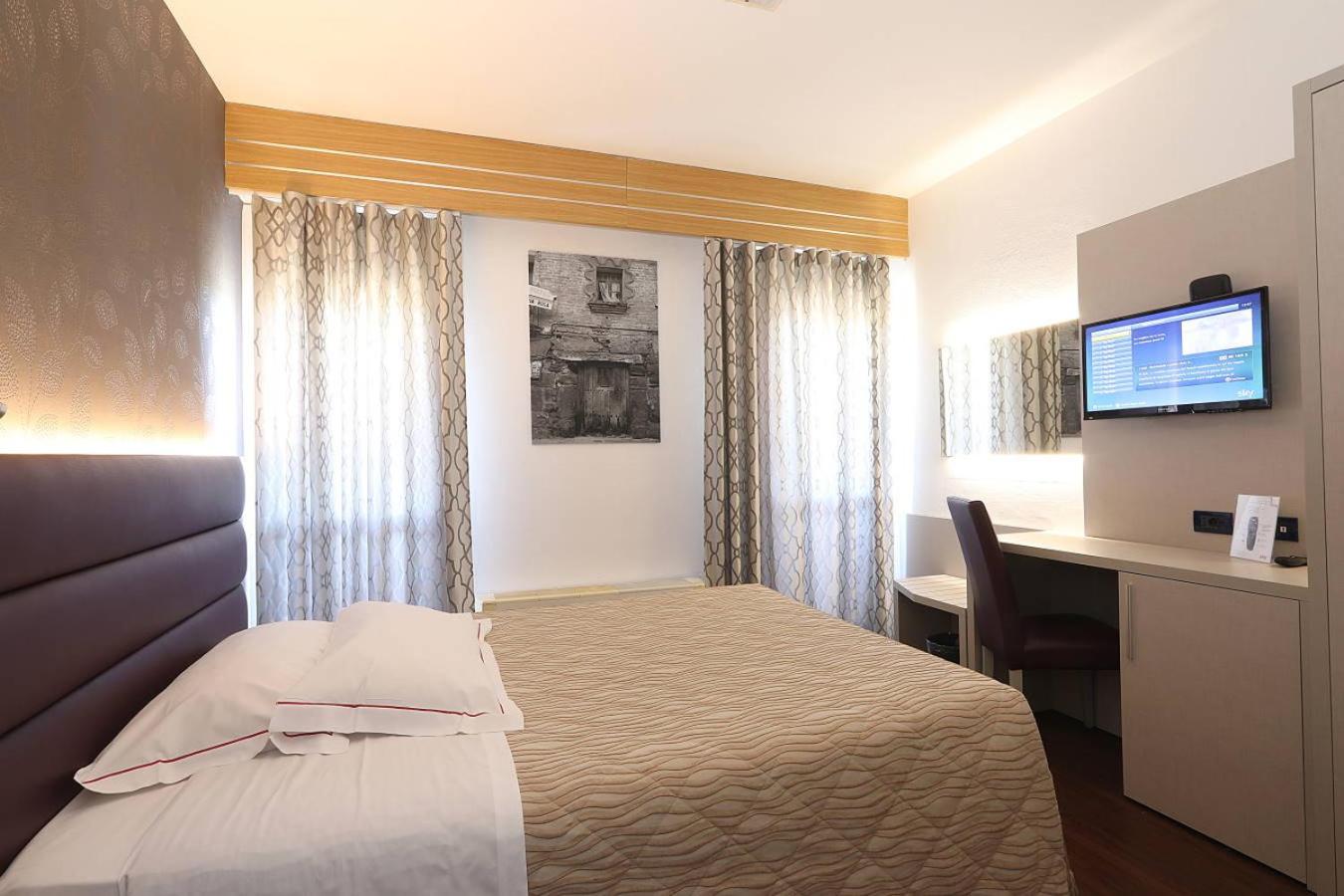Superior Queen Room photo 1