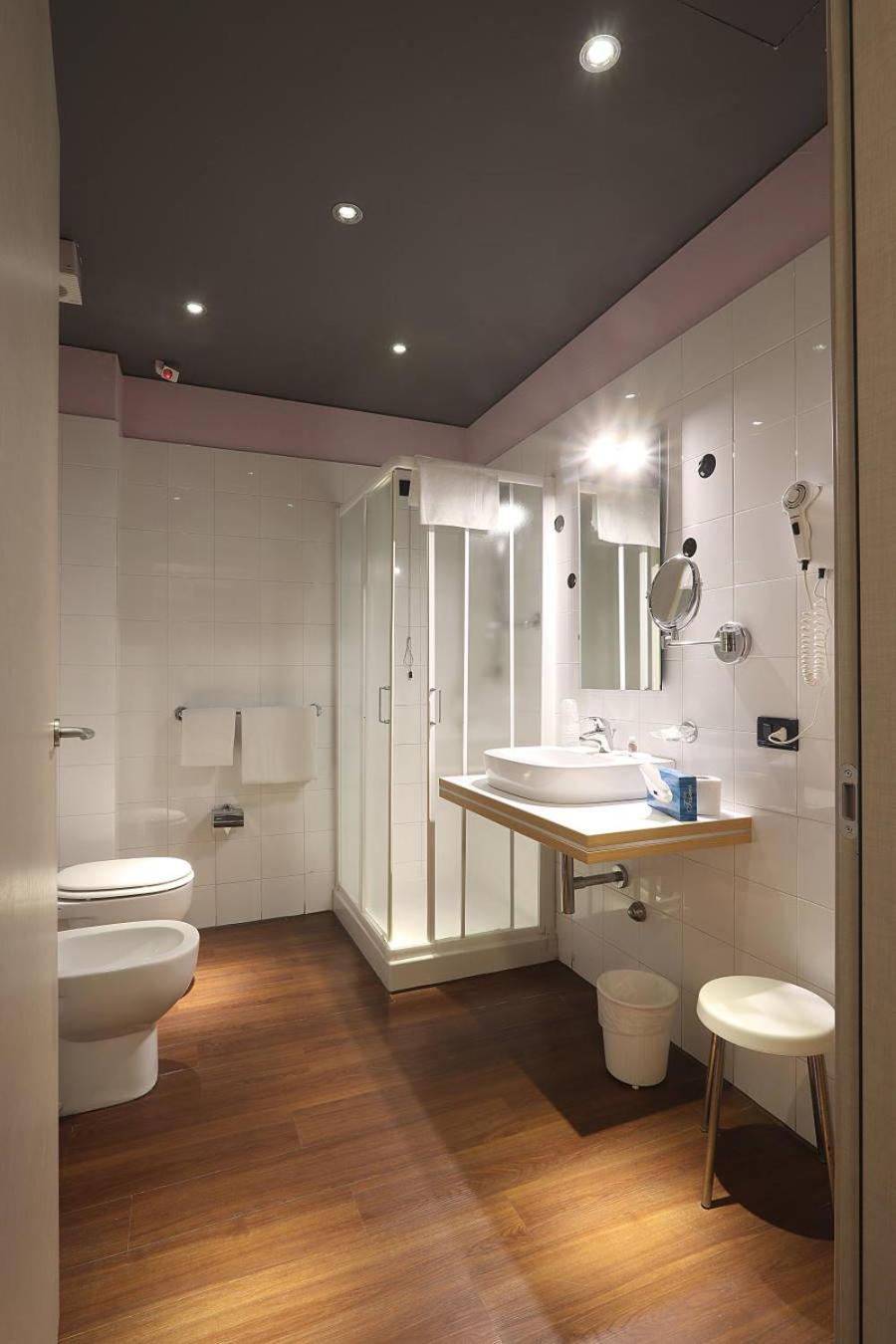 Superior King Room - Photo 5