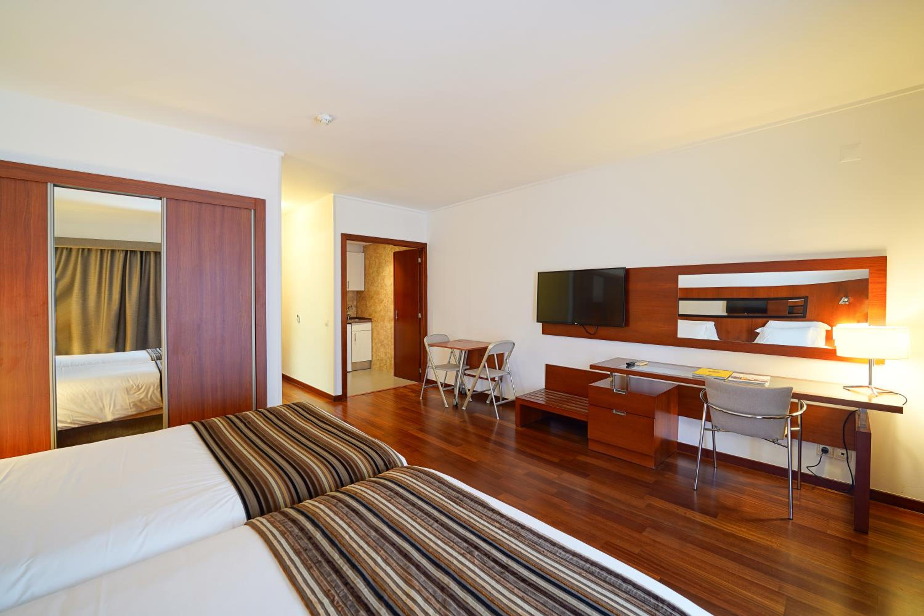 Studio Apartment - Photo 6