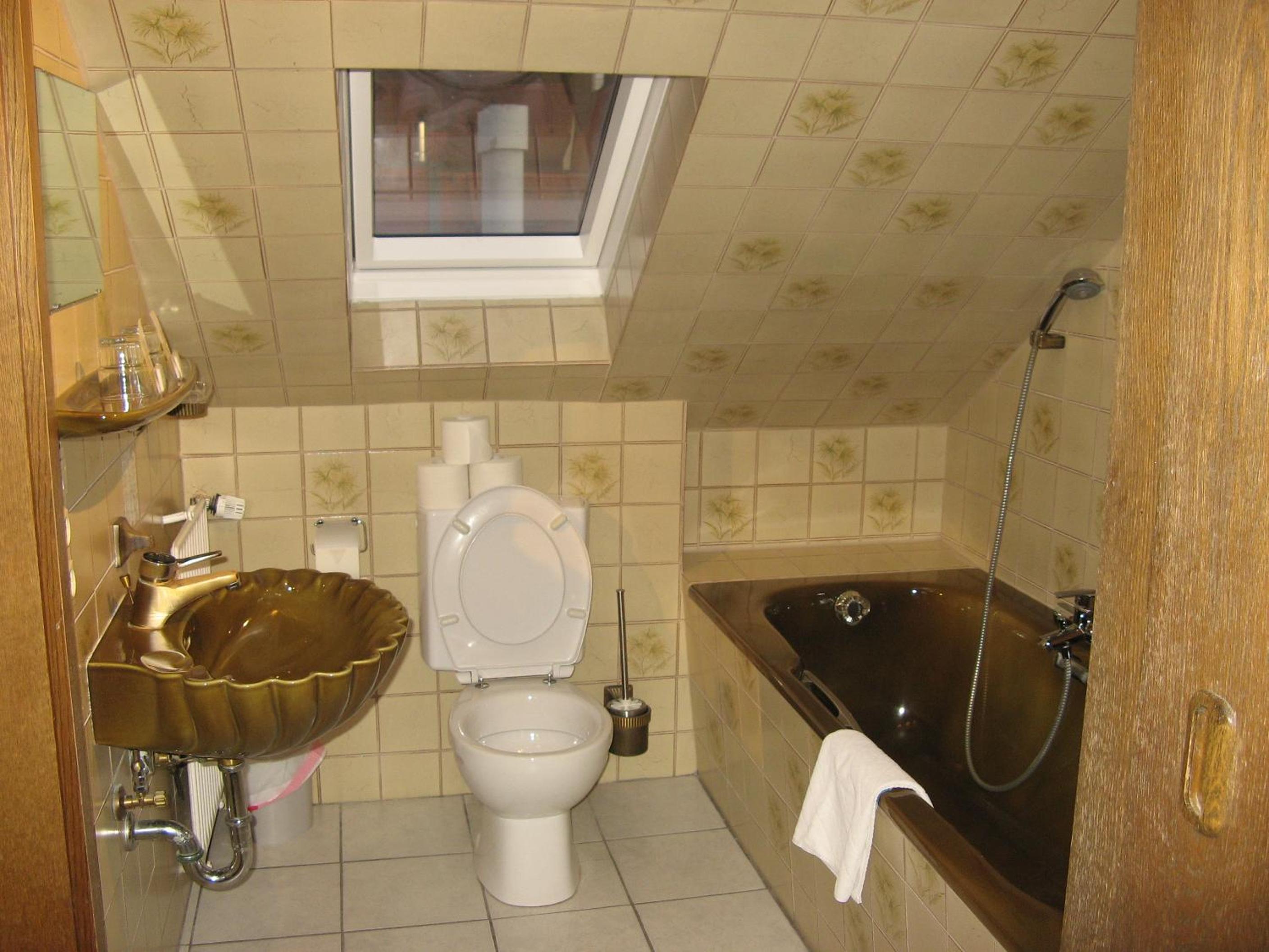 Quadruple Room with Bath photo 3