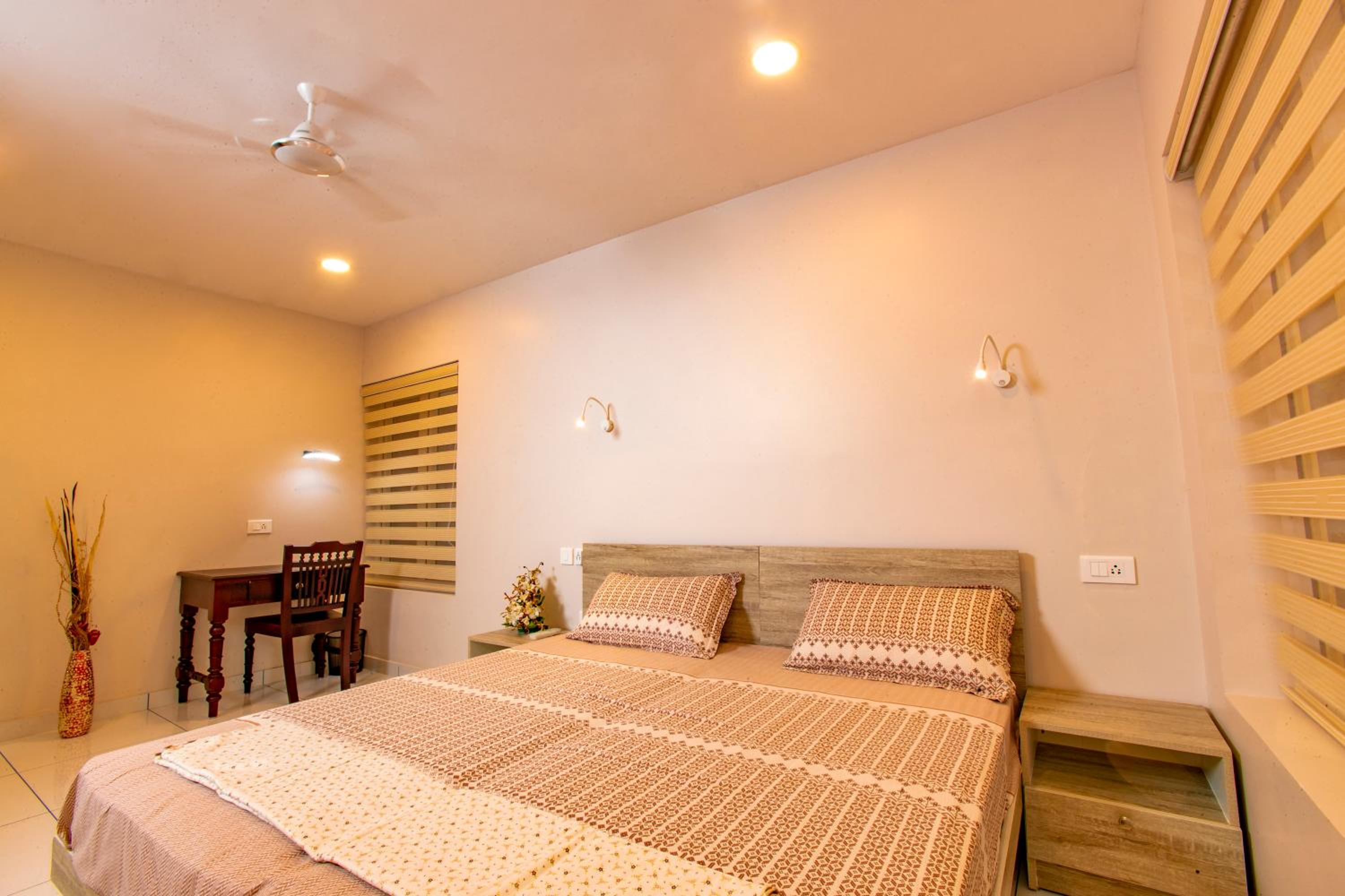 Deluxe Room (2 Adults + 1 Child)