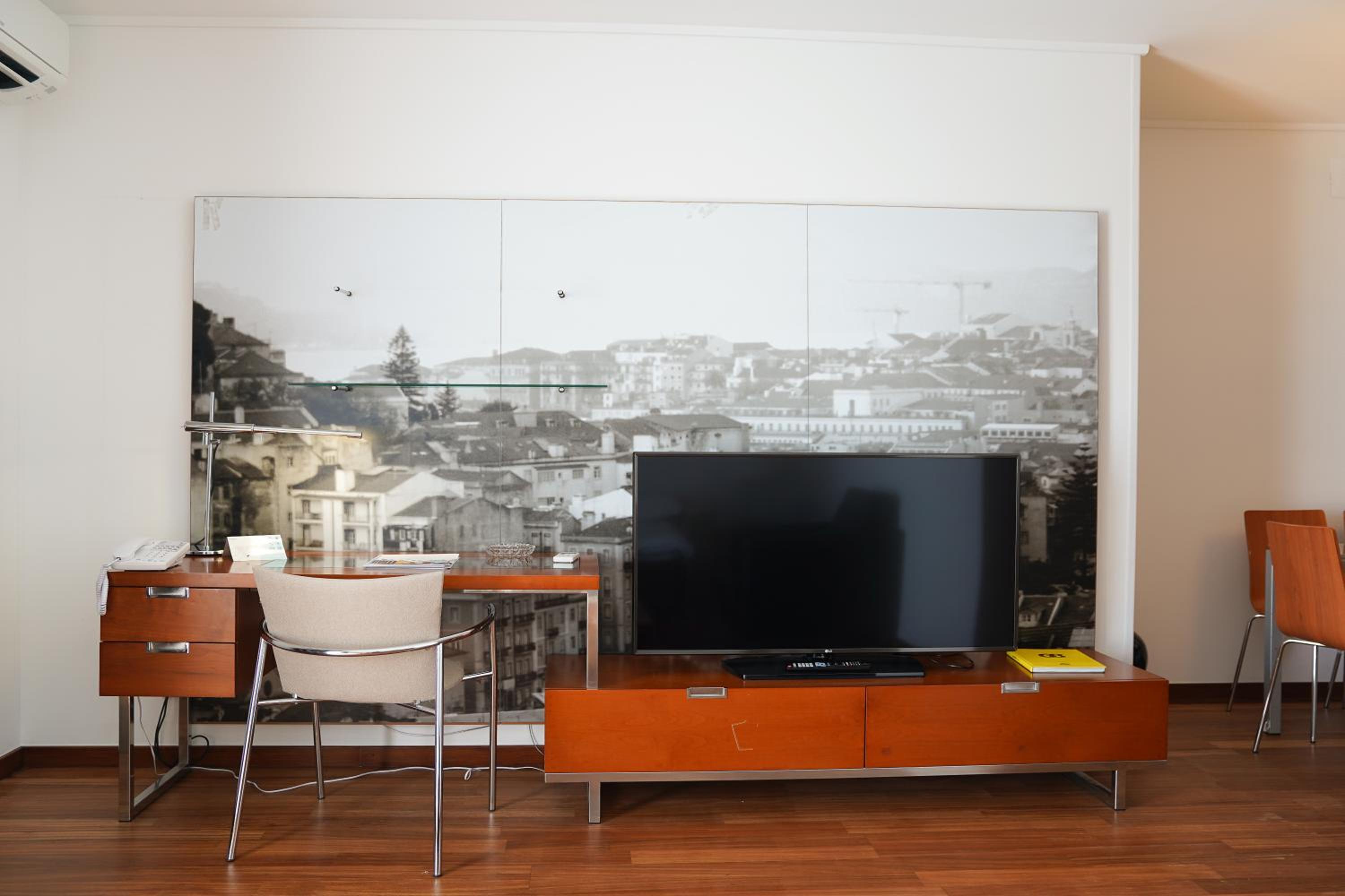 Two-Bedroom Apartment - Photo 3