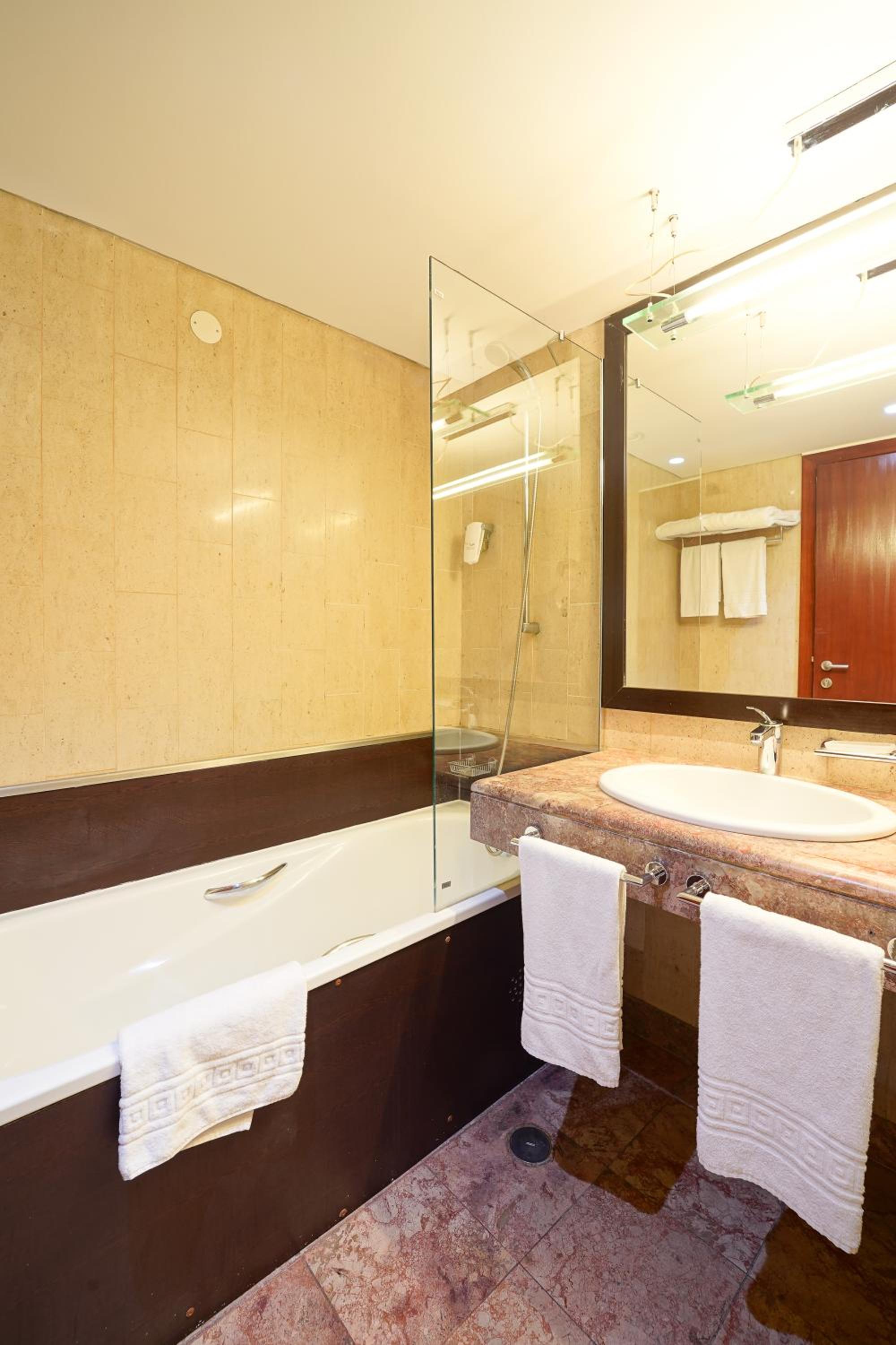 Studio Apartment - Photo 2