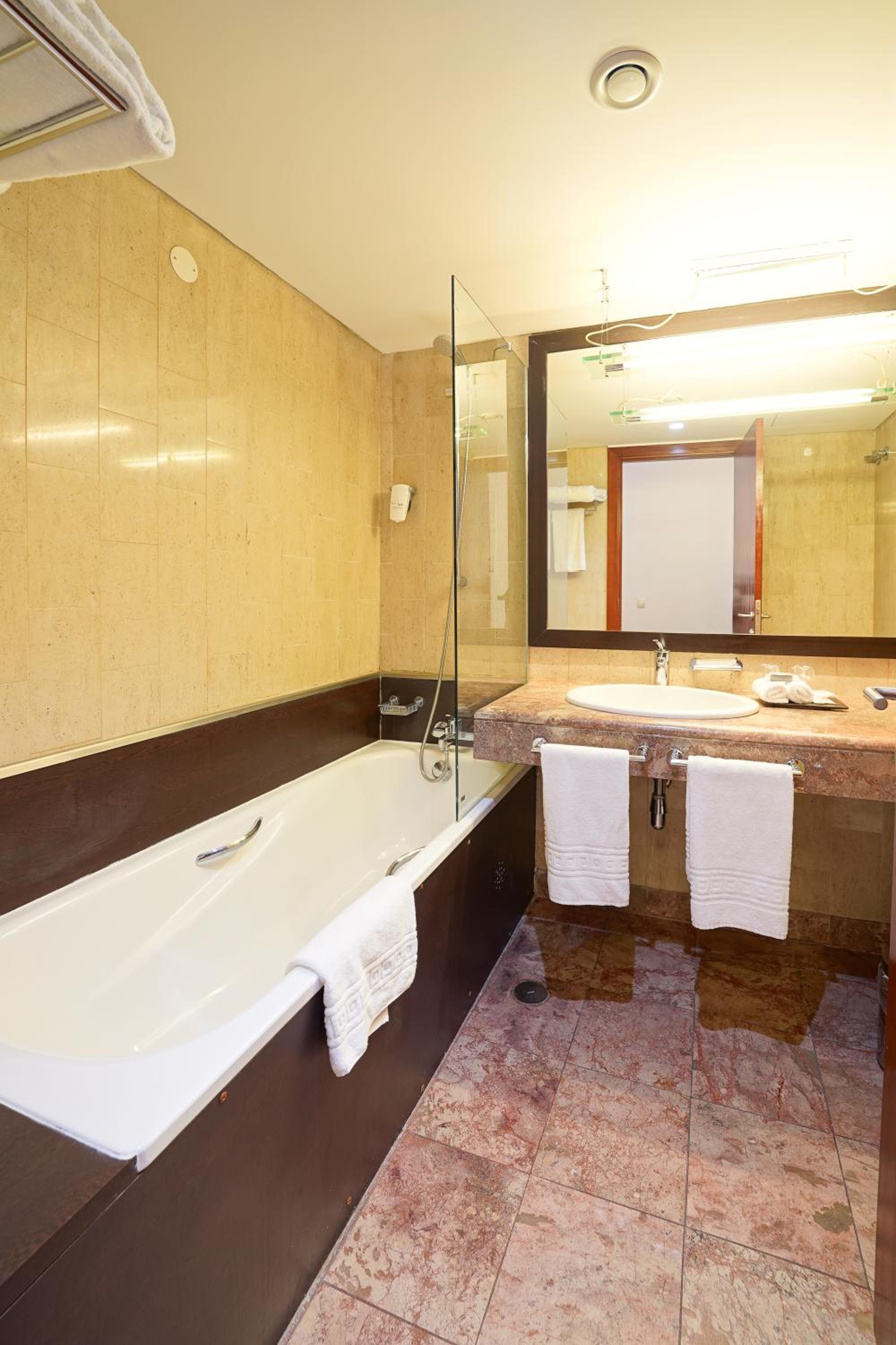 One-Bedroom Apartment - Photo 6